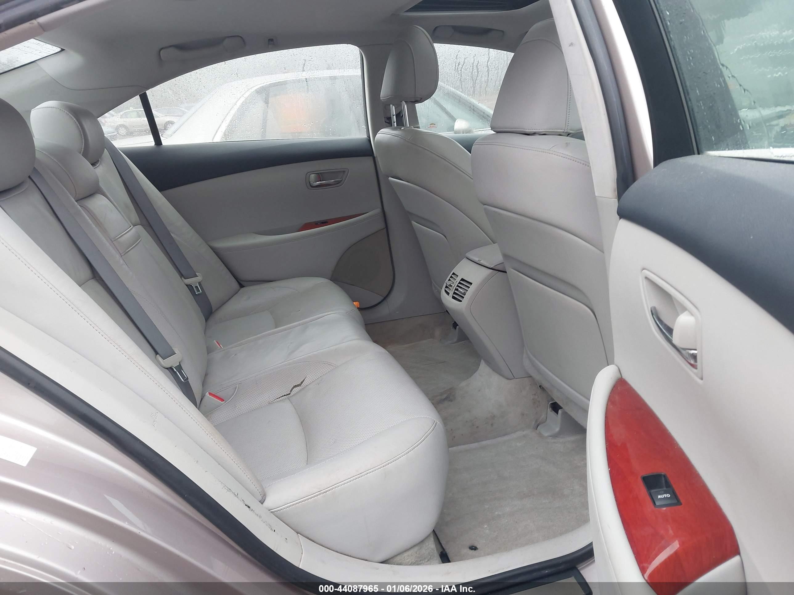LEXUS ES image 8