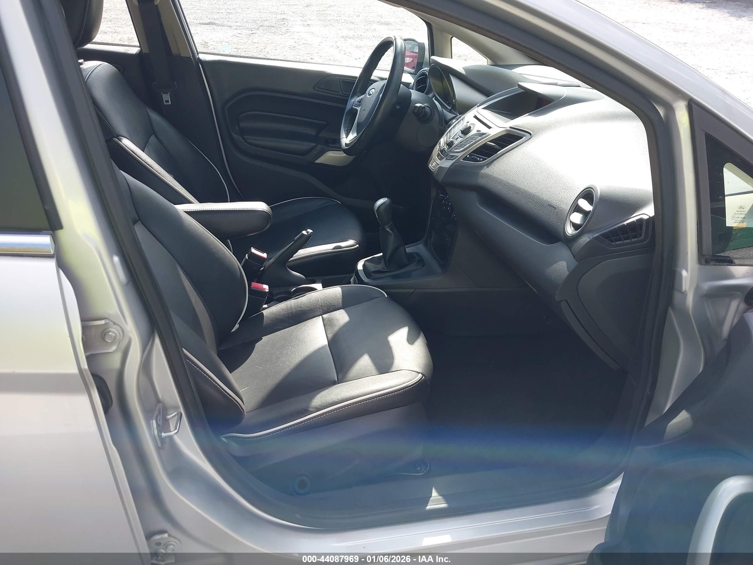 FORD FIESTA image 5