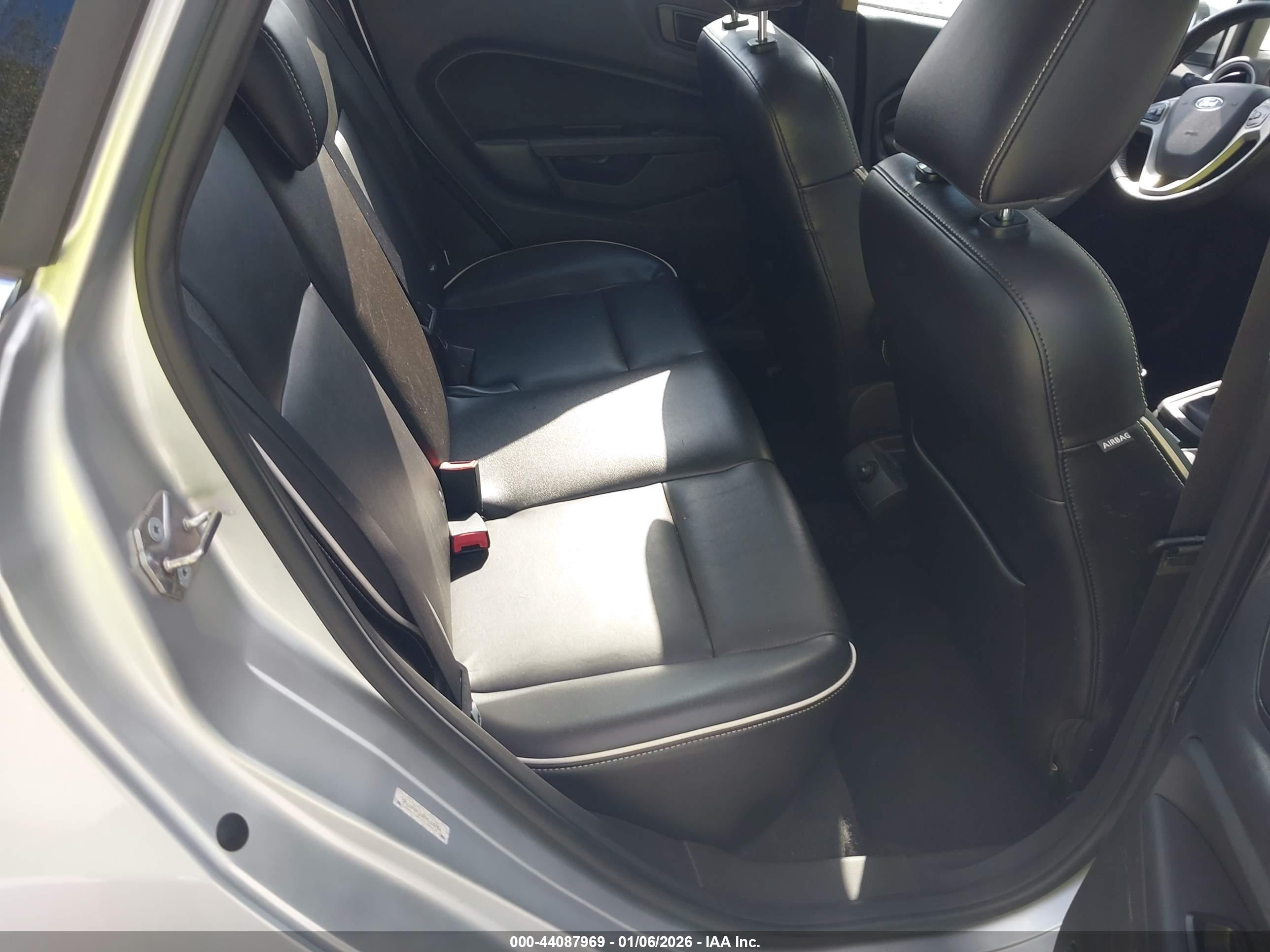 FORD FIESTA image 8