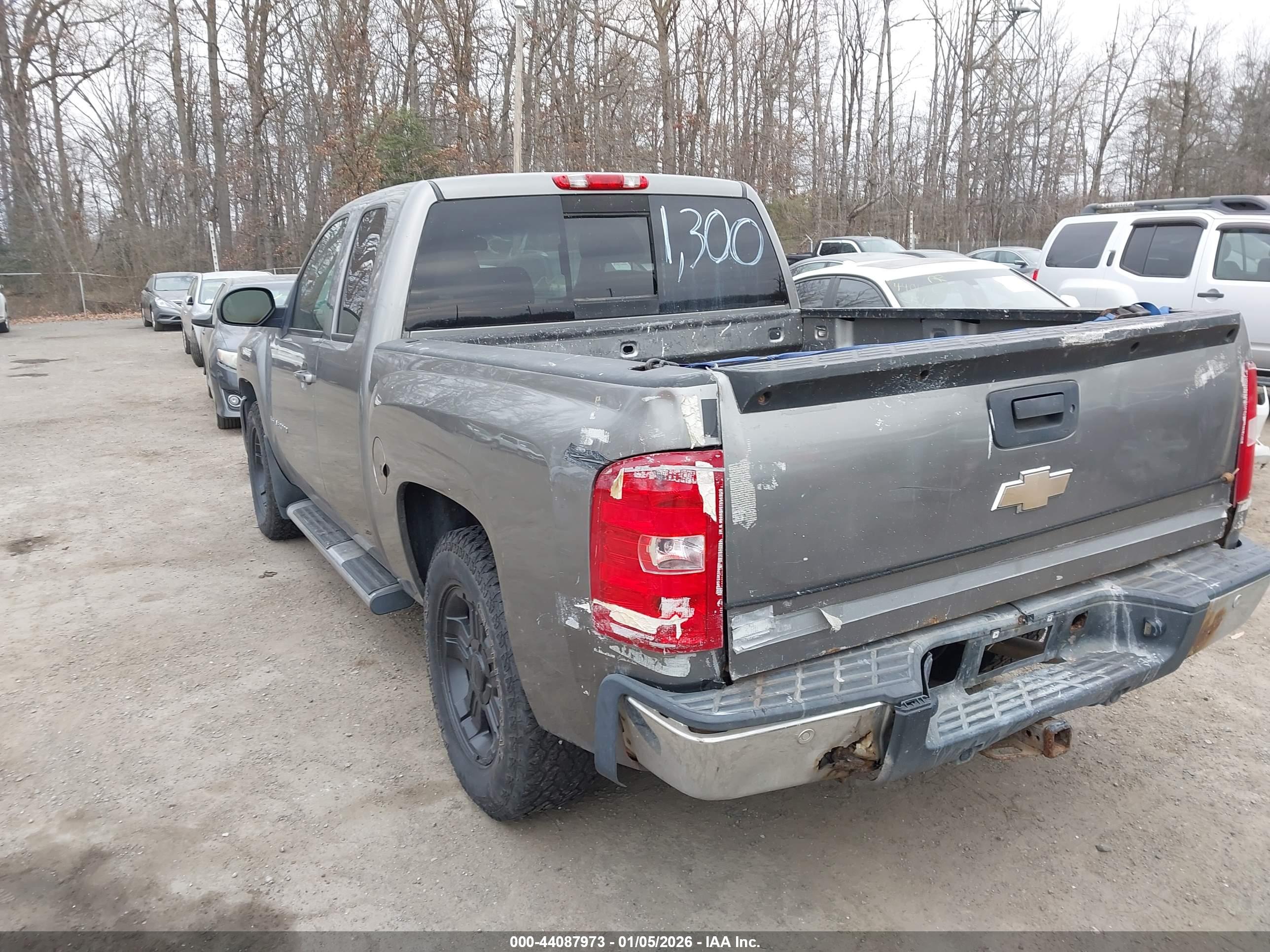 CHEVROLET SILVERADO image 6