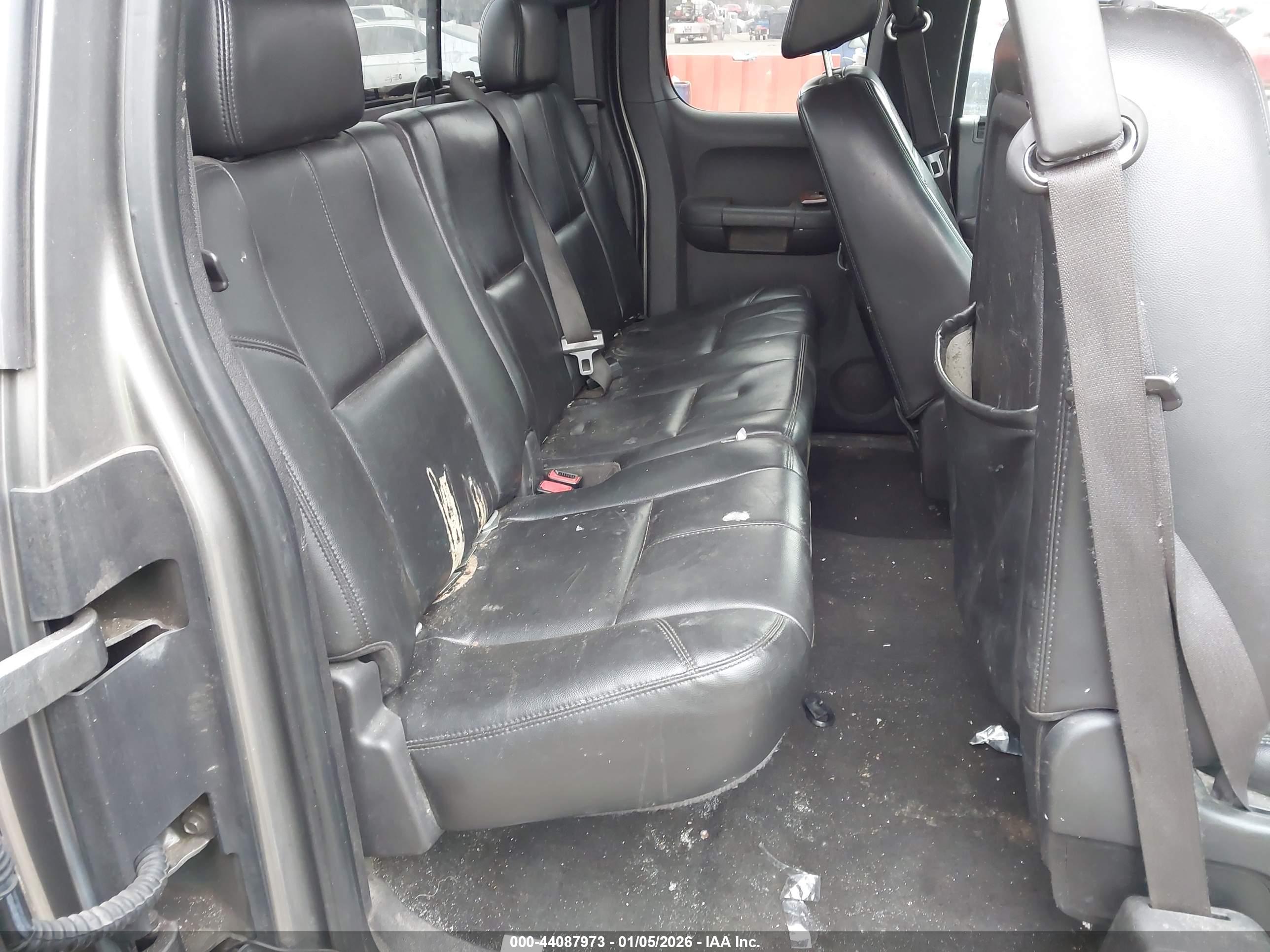 CHEVROLET SILVERADO image 8