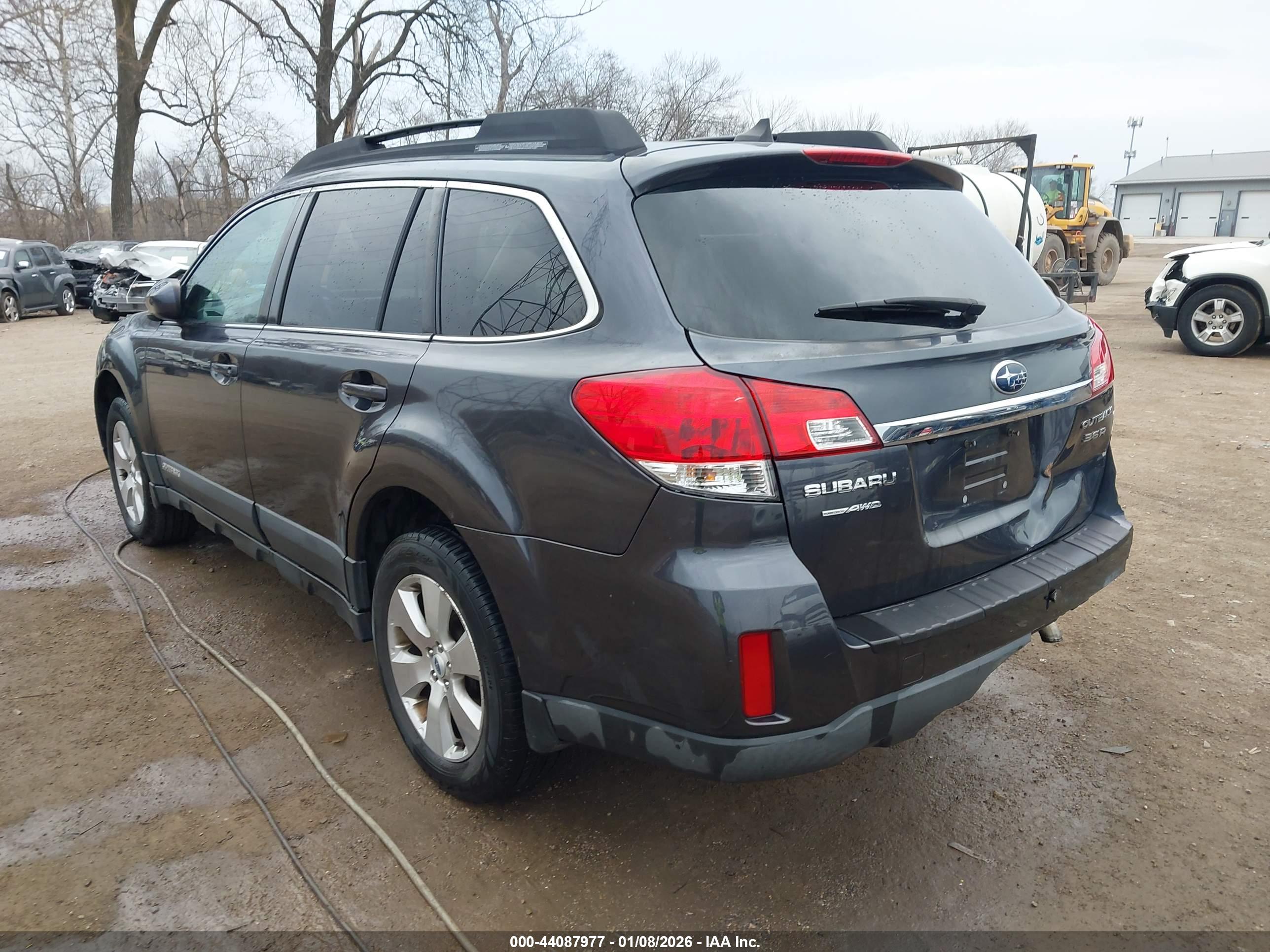 SUBARU OUTBACK image 3
