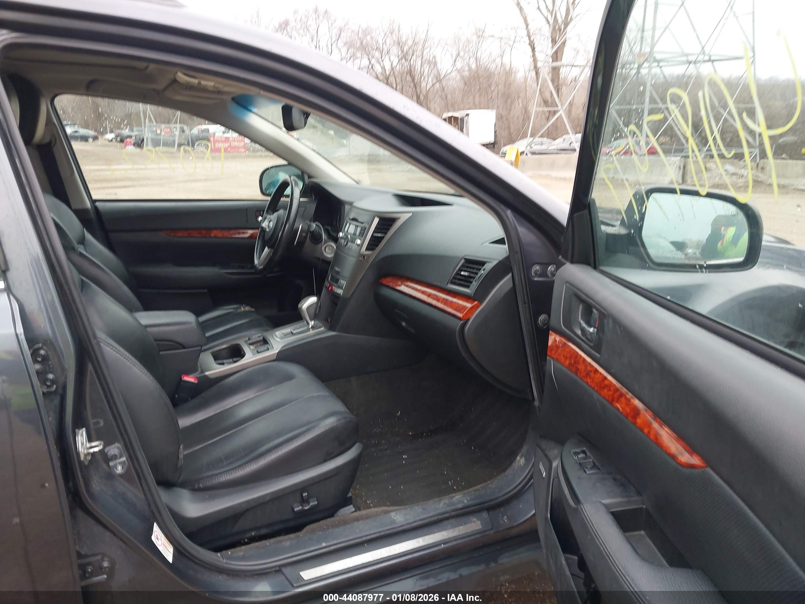 SUBARU OUTBACK image 5