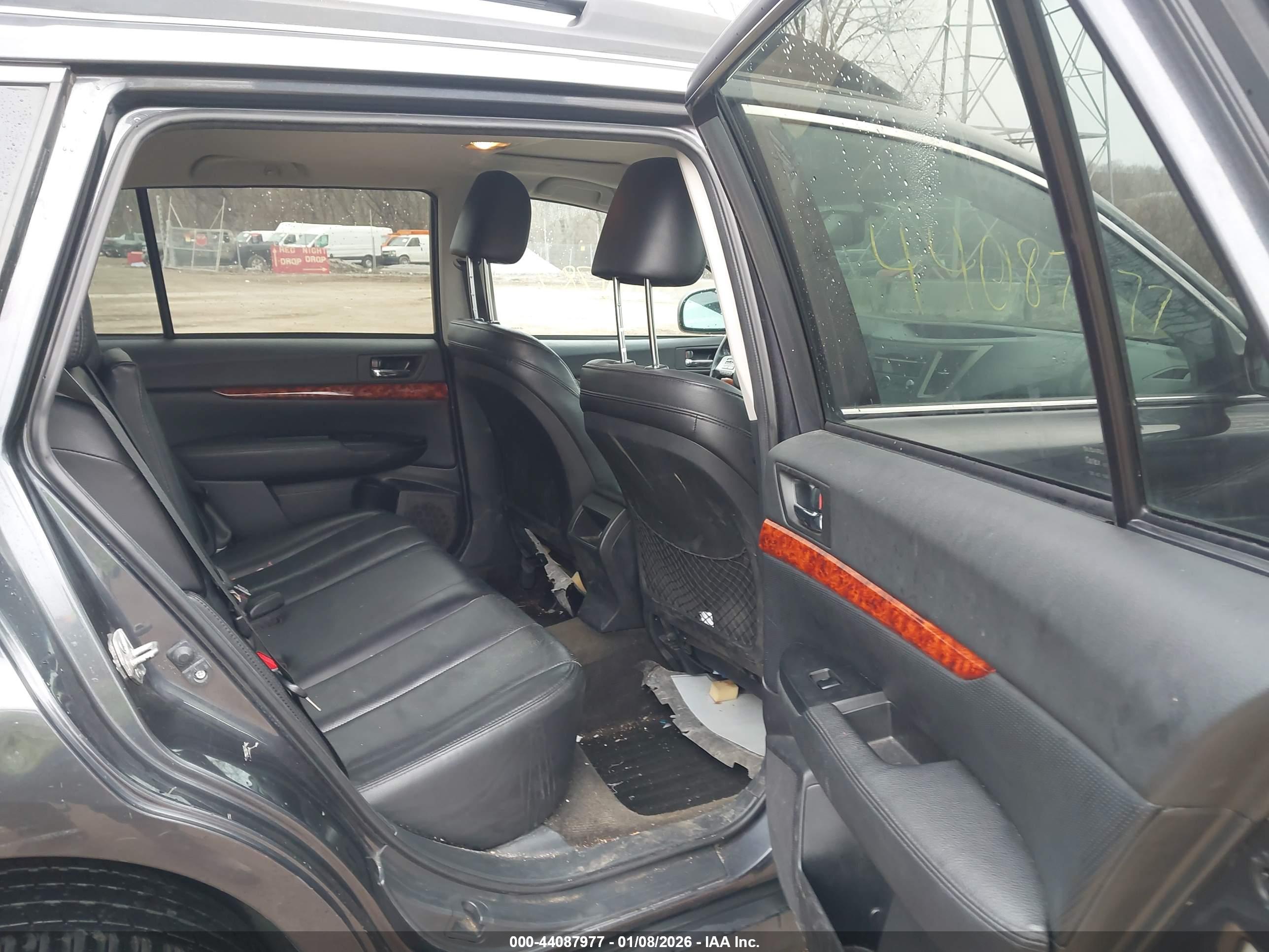 SUBARU OUTBACK image 8