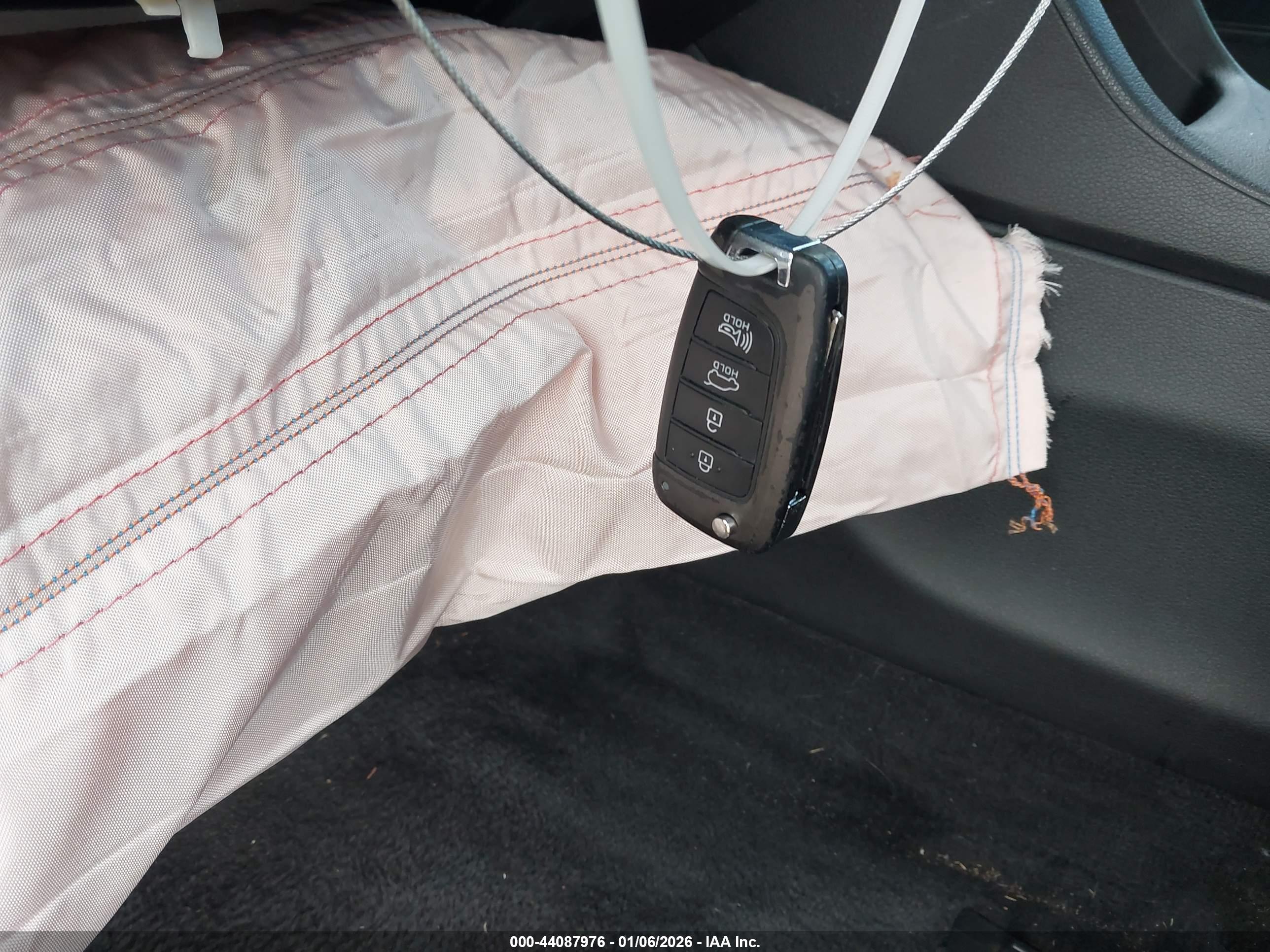 HYUNDAI ELANTRA image 11