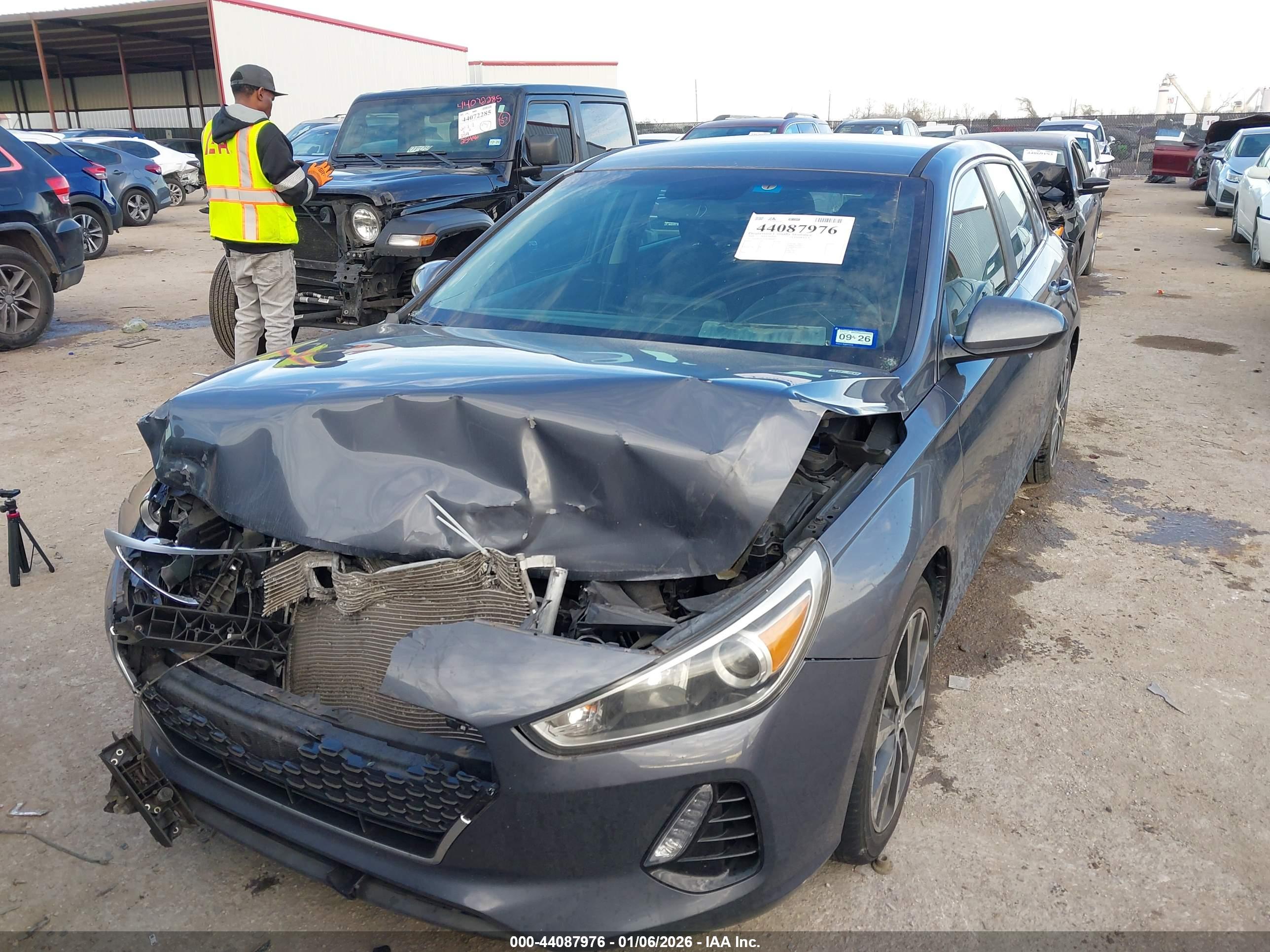 HYUNDAI ELANTRA image 2