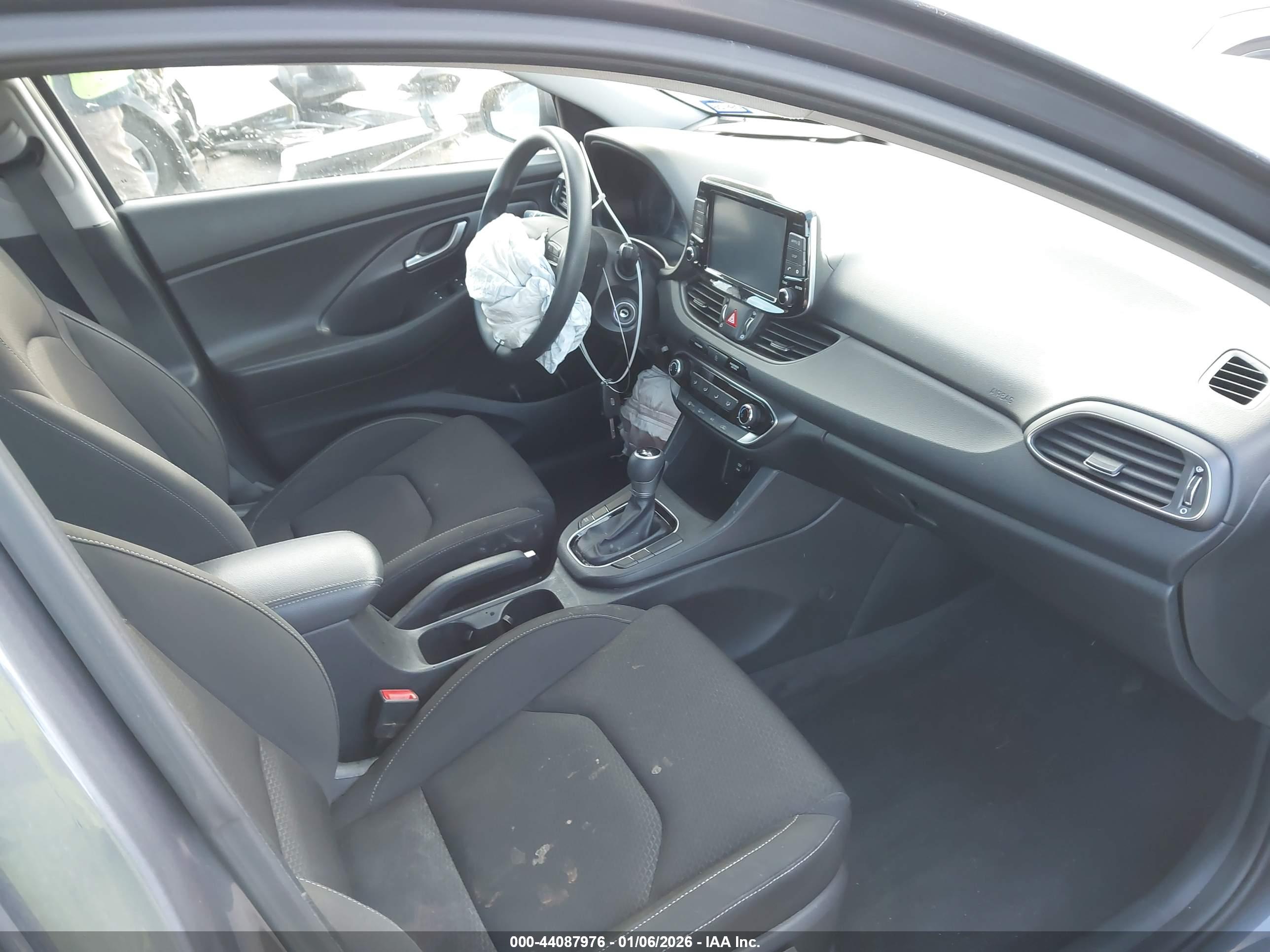 HYUNDAI ELANTRA image 5