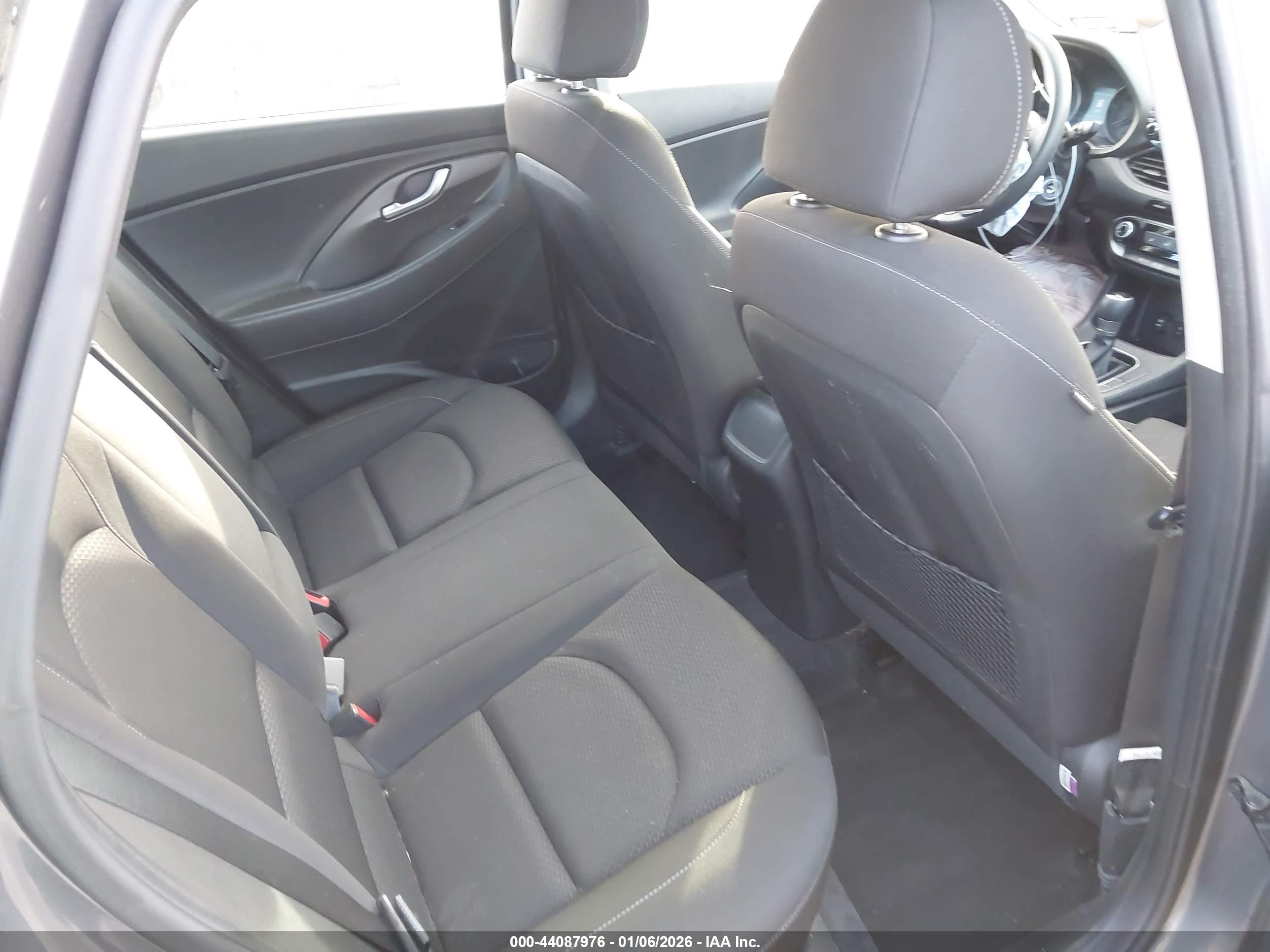 HYUNDAI ELANTRA image 8