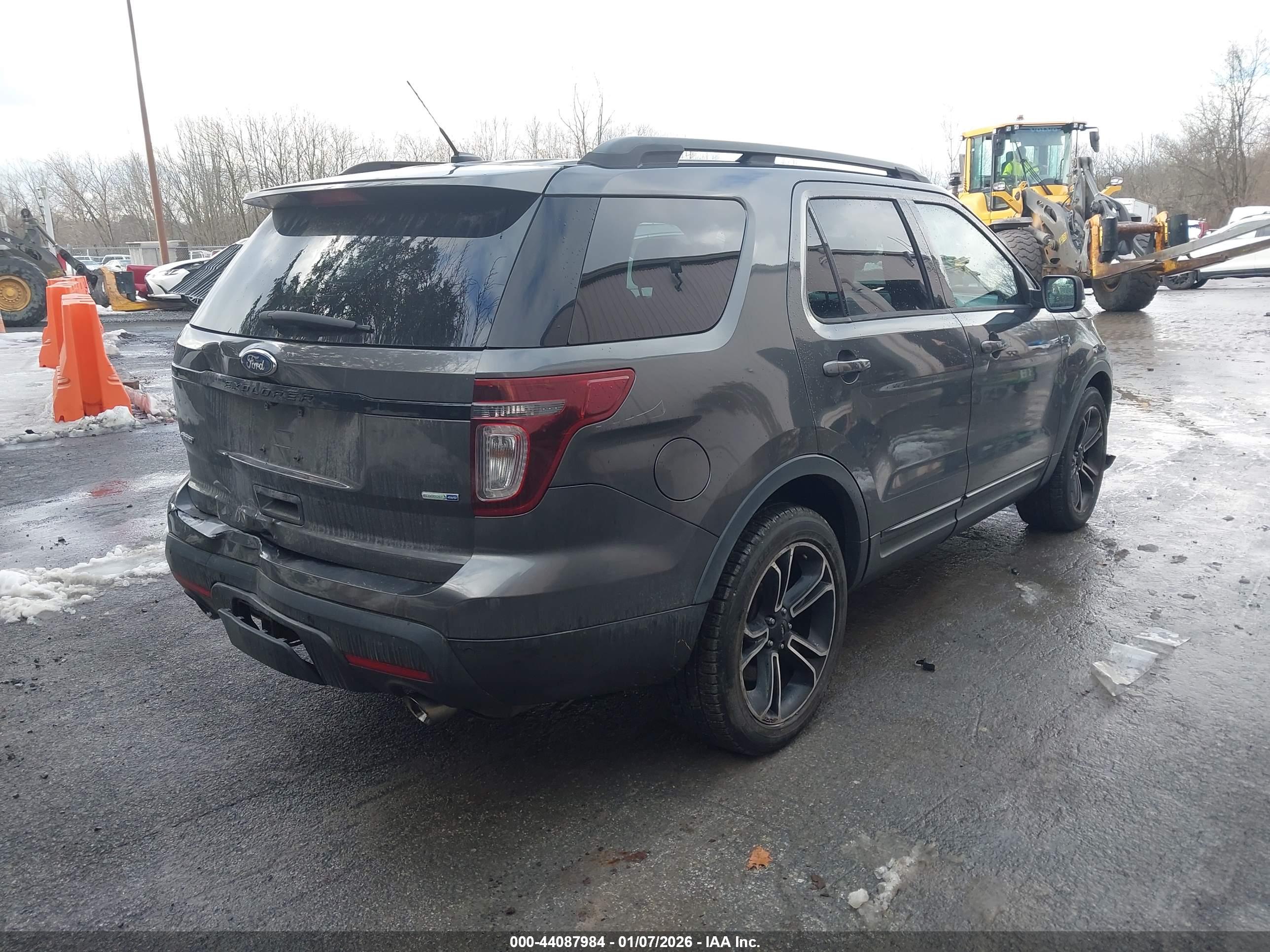 FORD EXPLORER image 4
