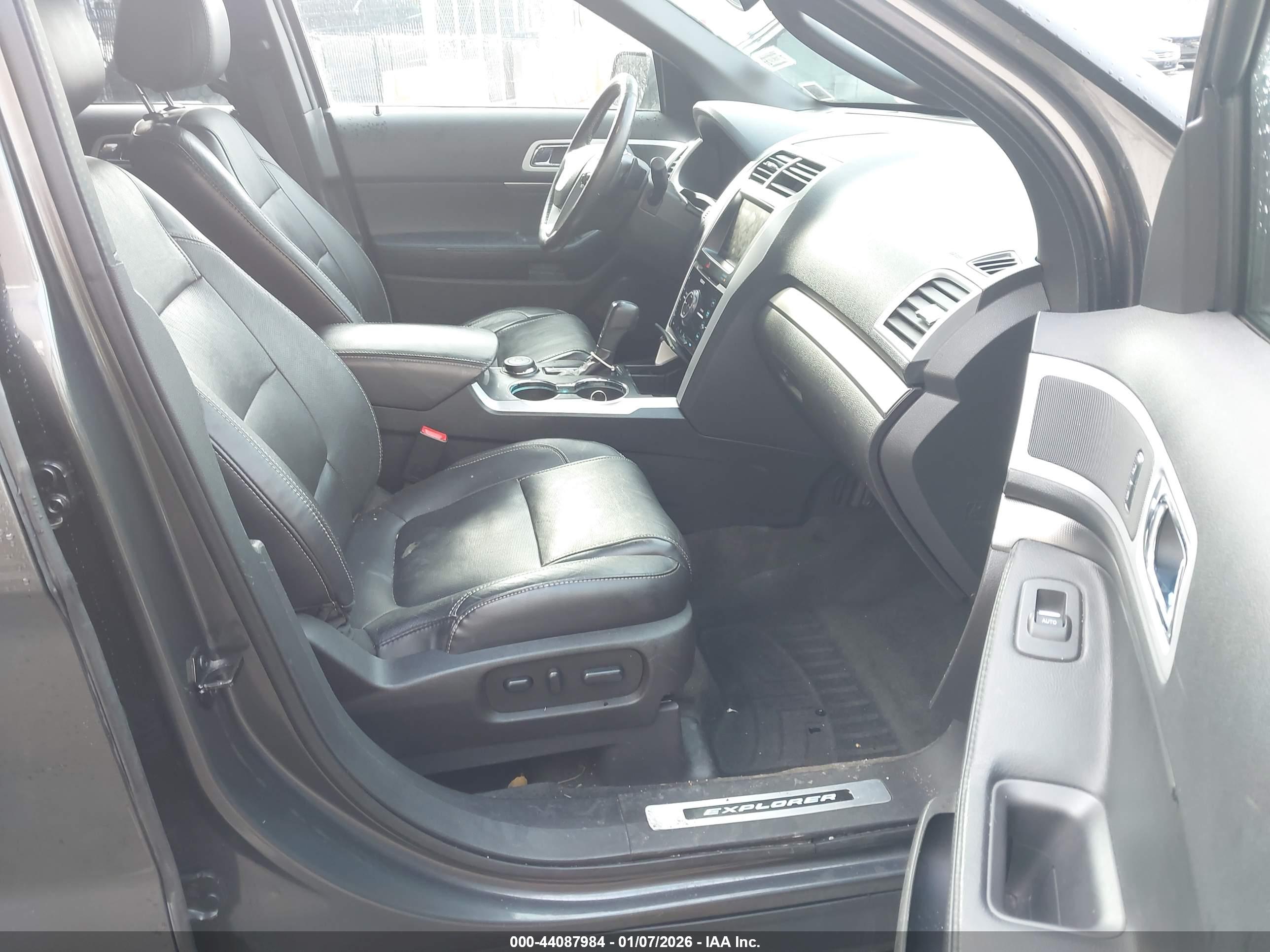 FORD EXPLORER image 5