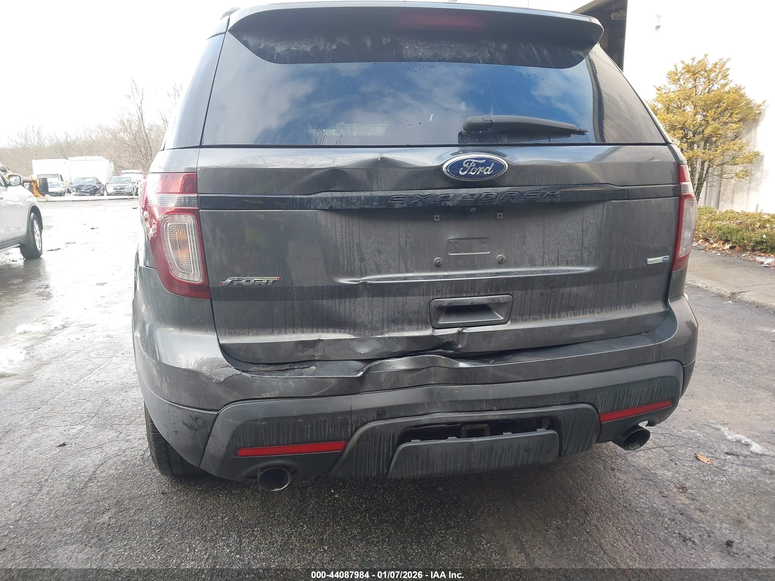 FORD EXPLORER image 6