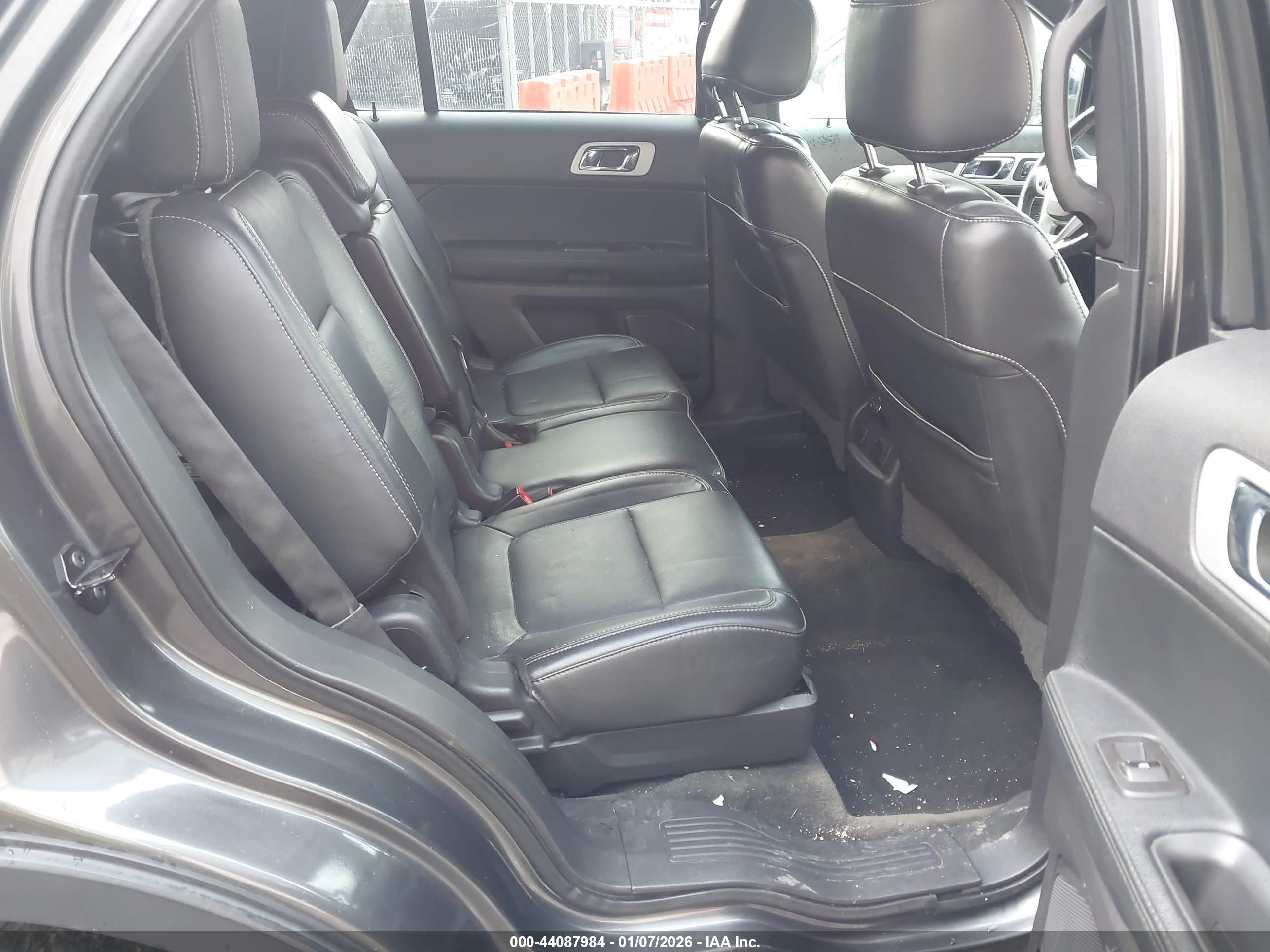 FORD EXPLORER image 8