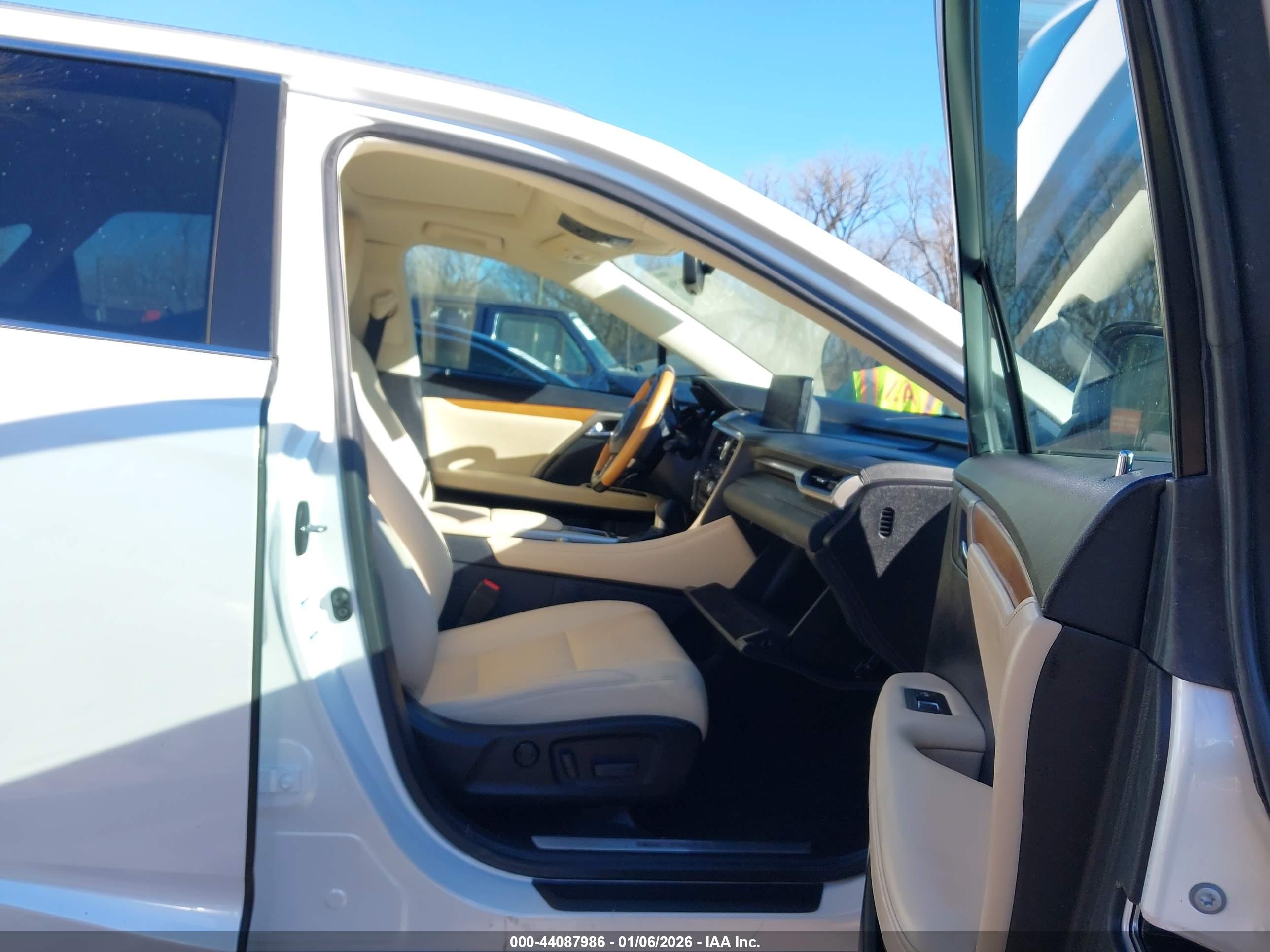 LEXUS RX image 5