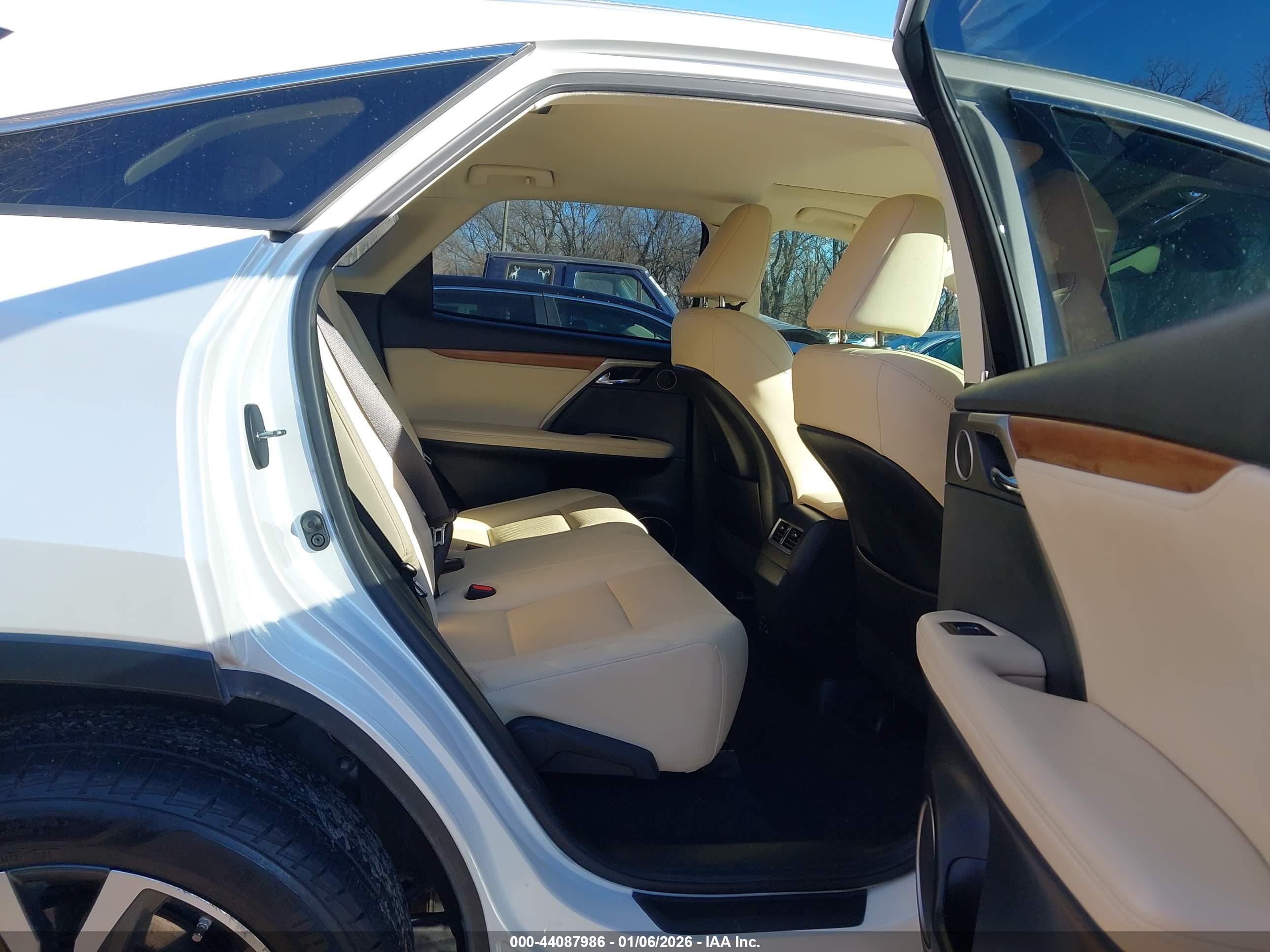 LEXUS RX image 8