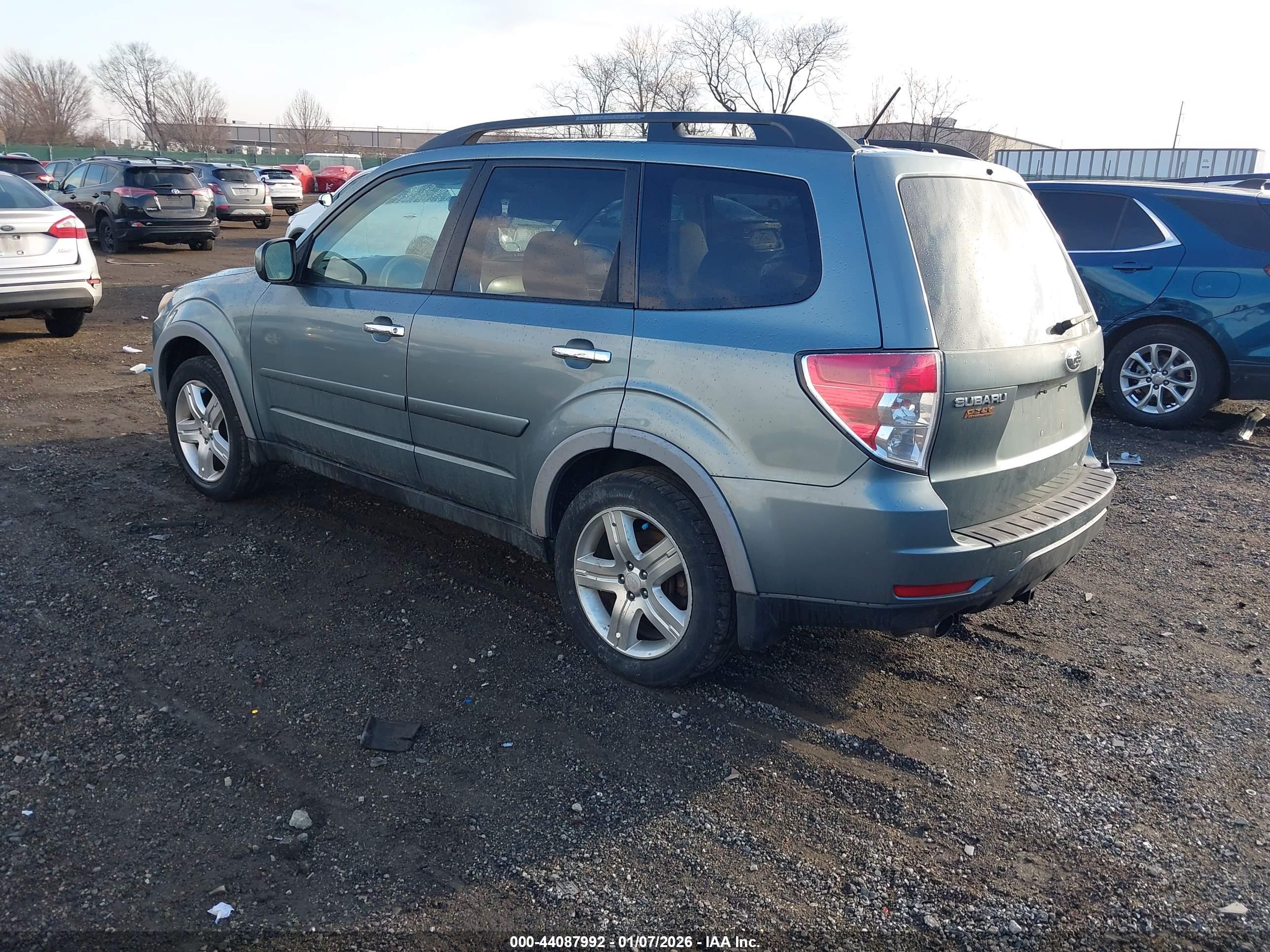 SUBARU FORESTER image 3