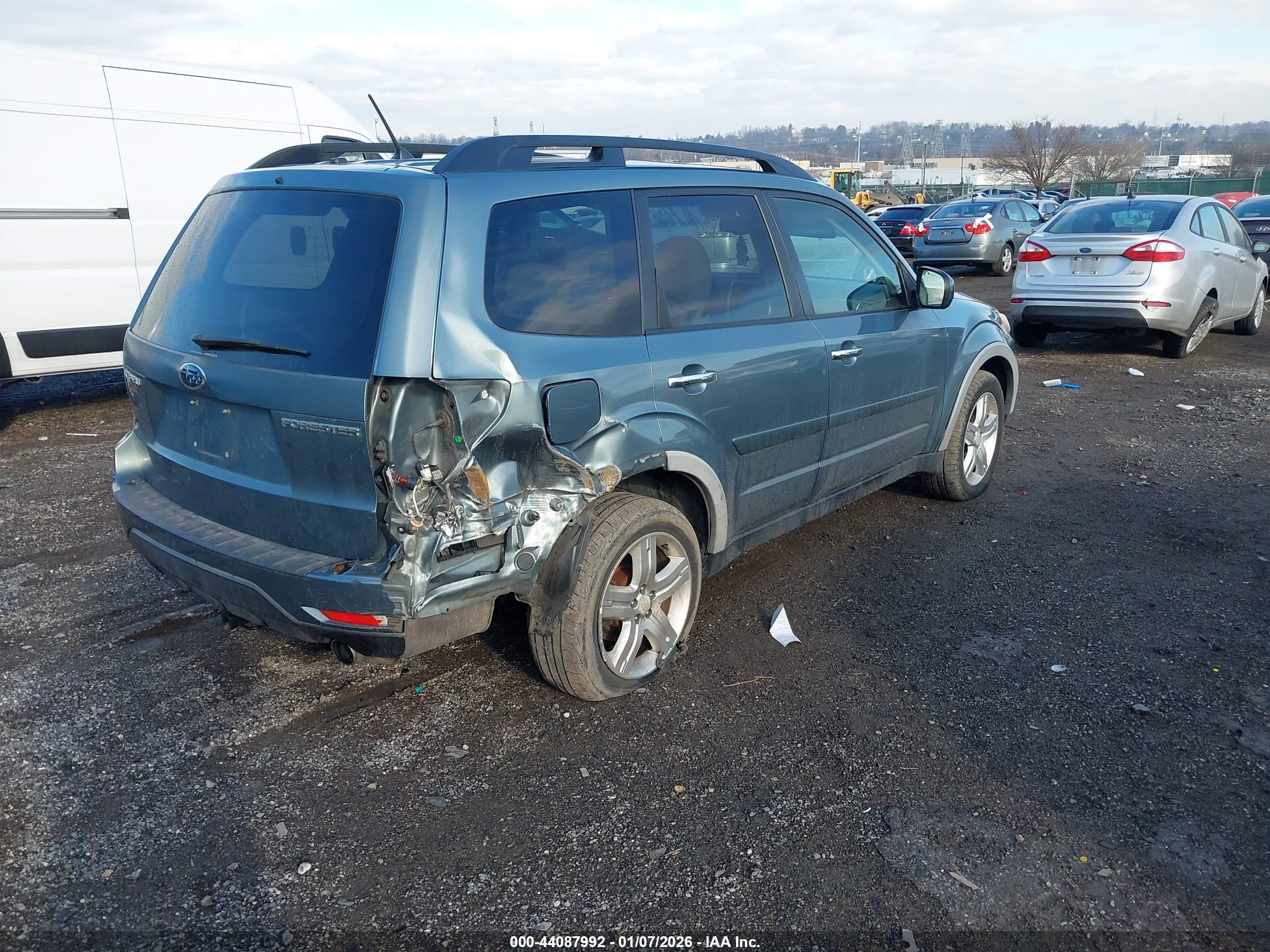 SUBARU FORESTER image 4