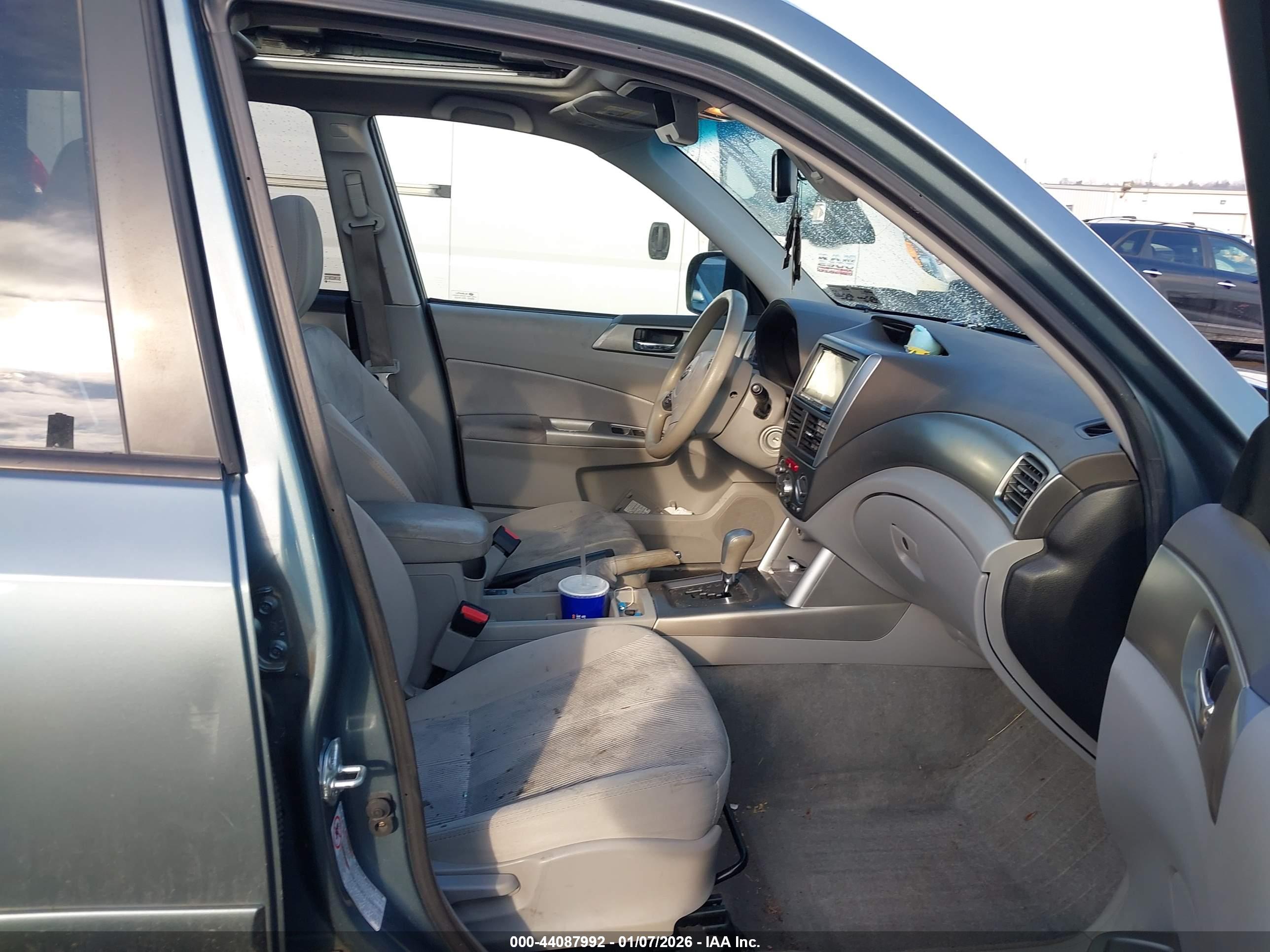 SUBARU FORESTER image 5