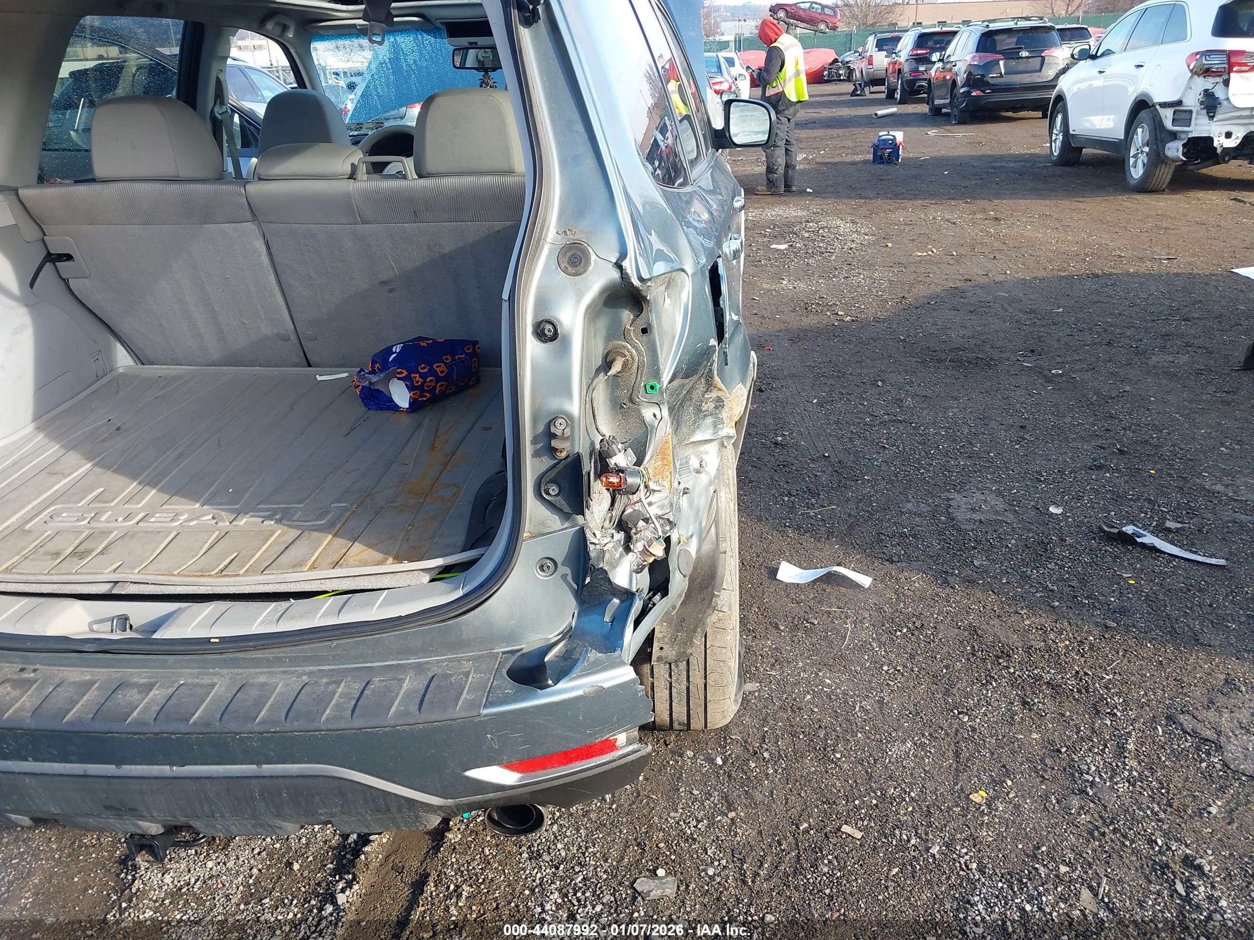 SUBARU FORESTER image 6