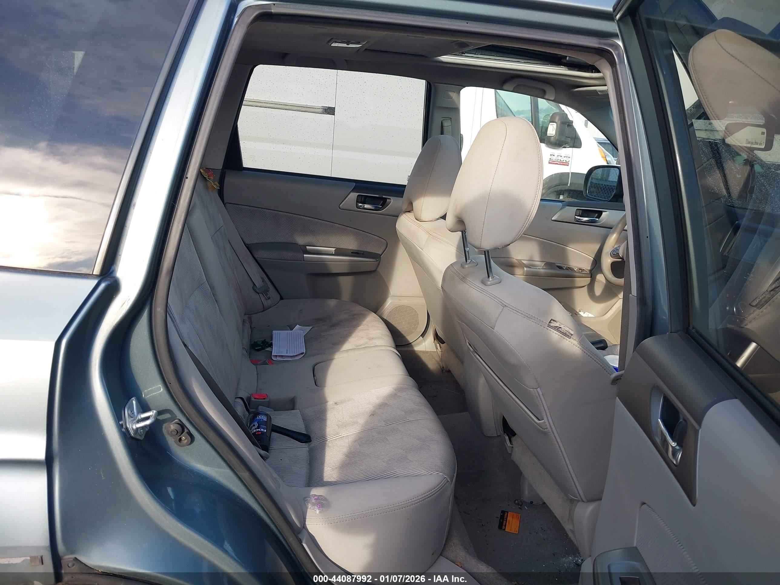 SUBARU FORESTER image 8