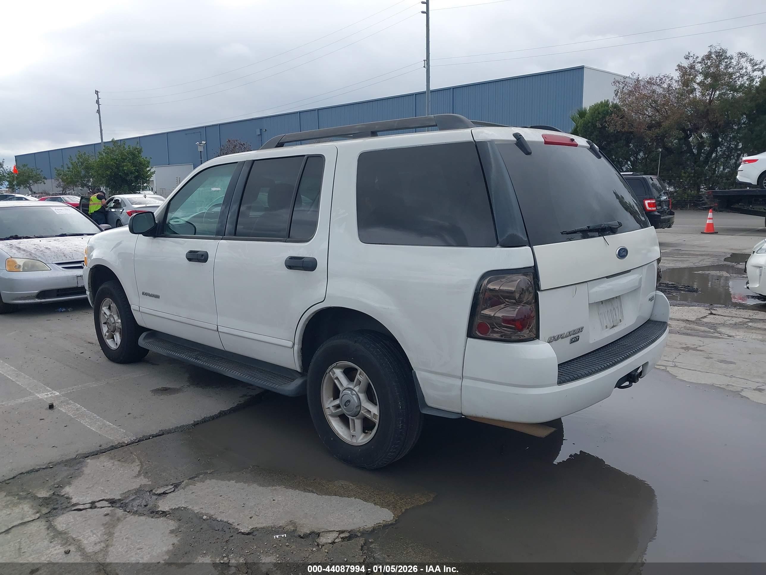 FORD EXPLORER image 3