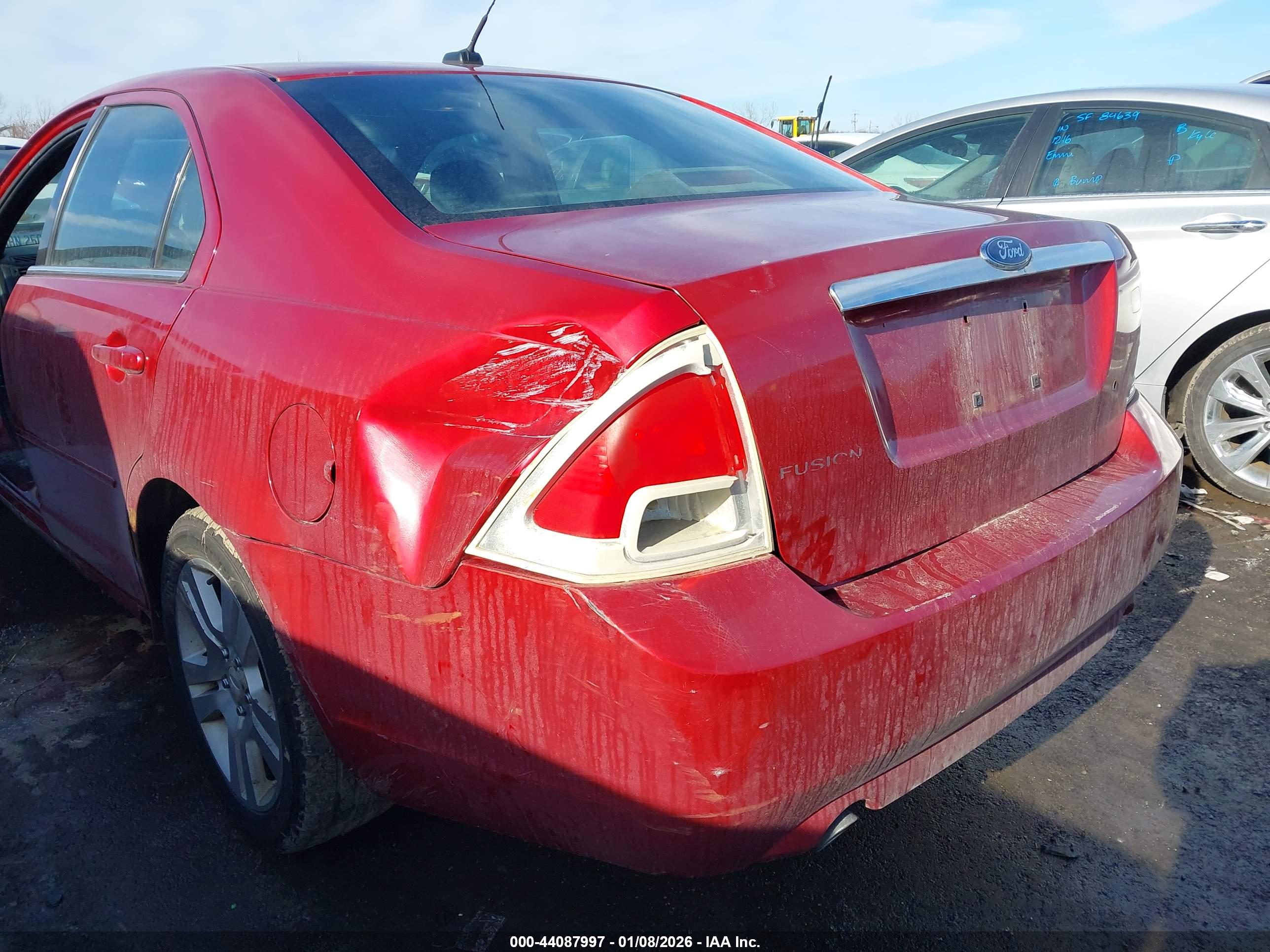 FORD FUSION image 6