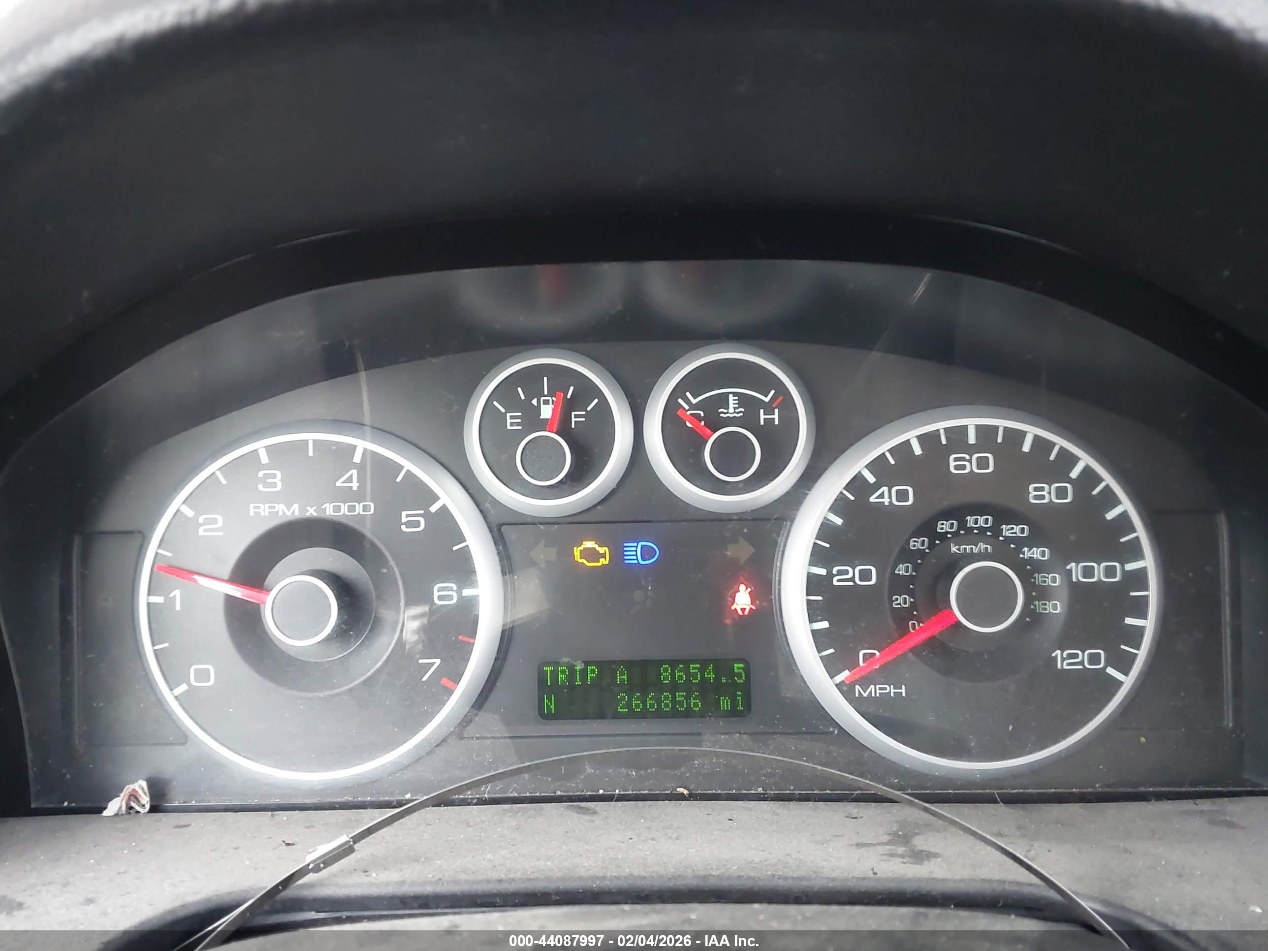 FORD FUSION image 7