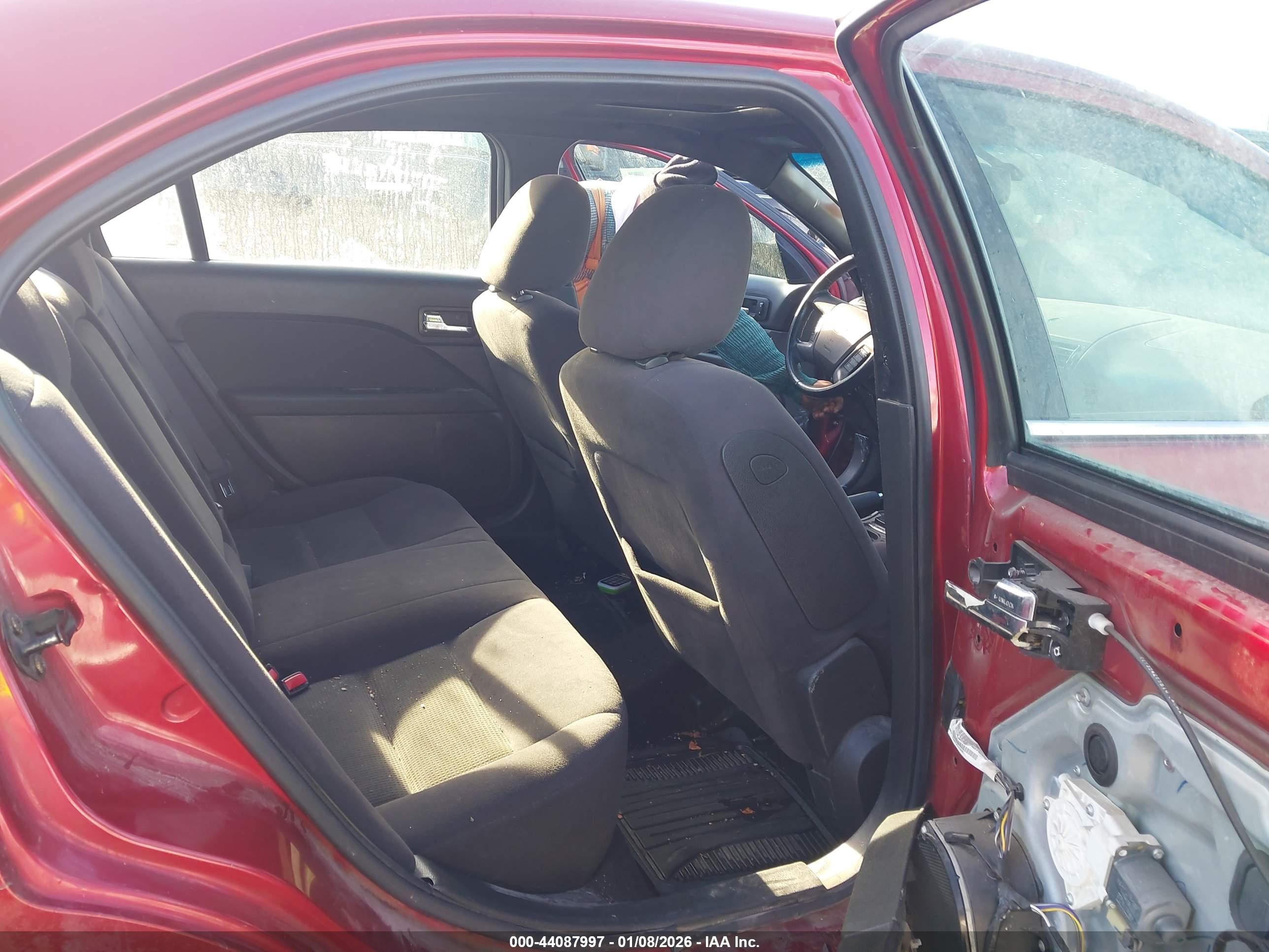 FORD FUSION image 8