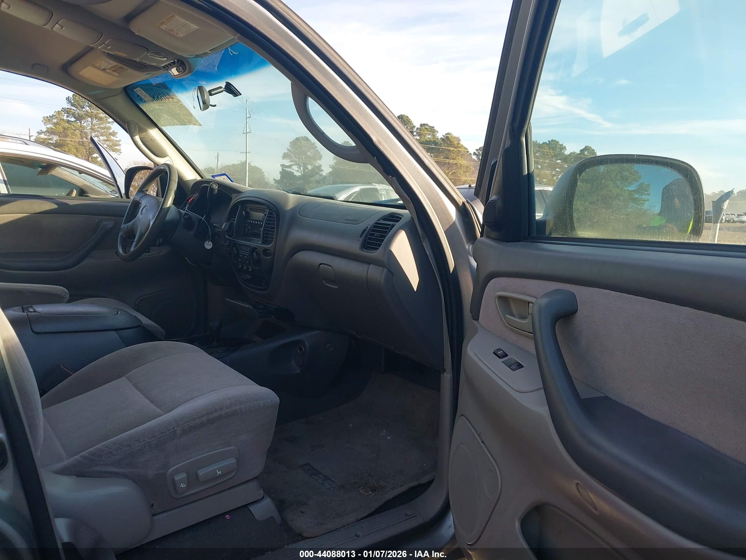 TOYOTA SEQUOIA image 5