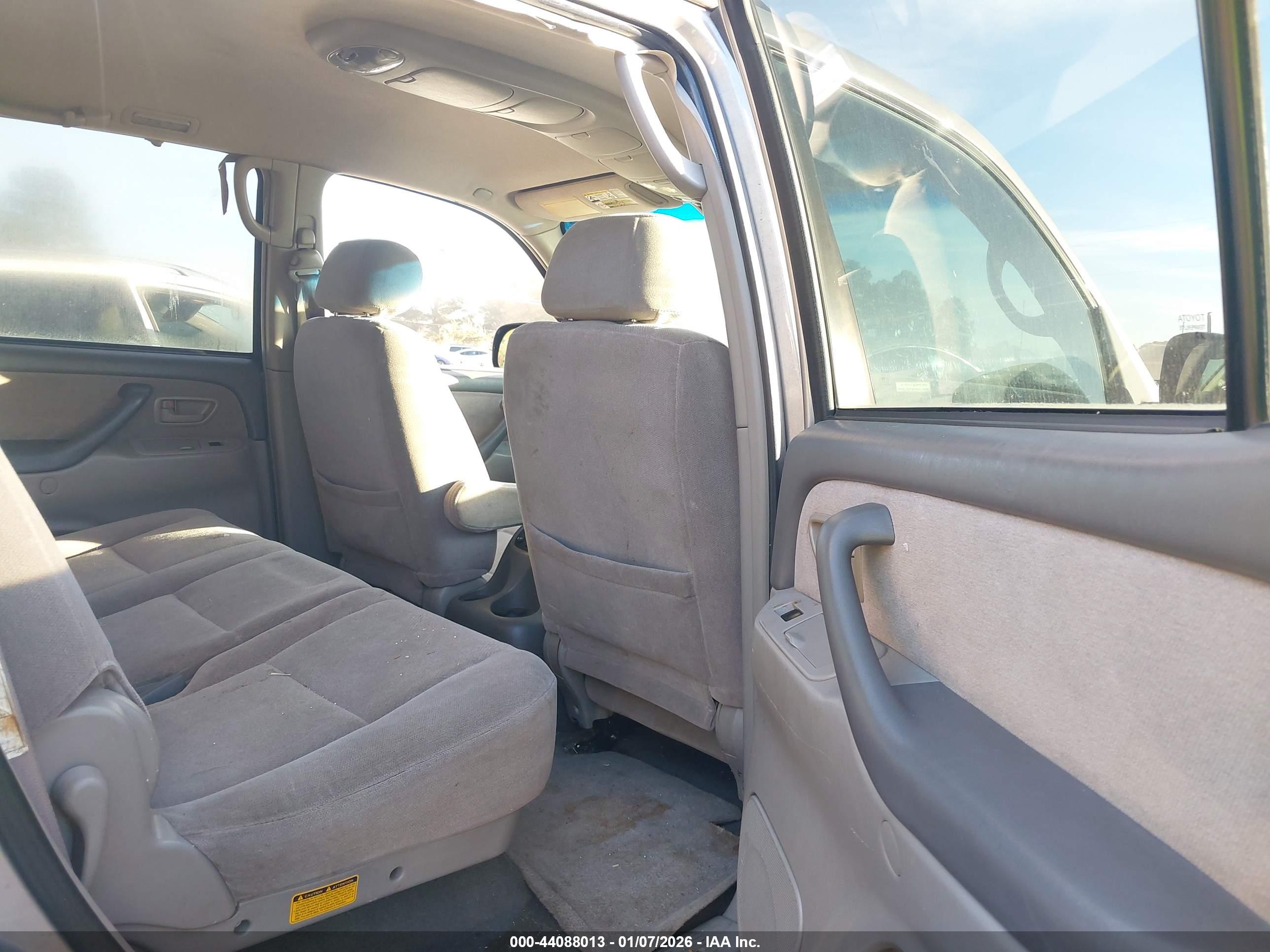 TOYOTA SEQUOIA image 8