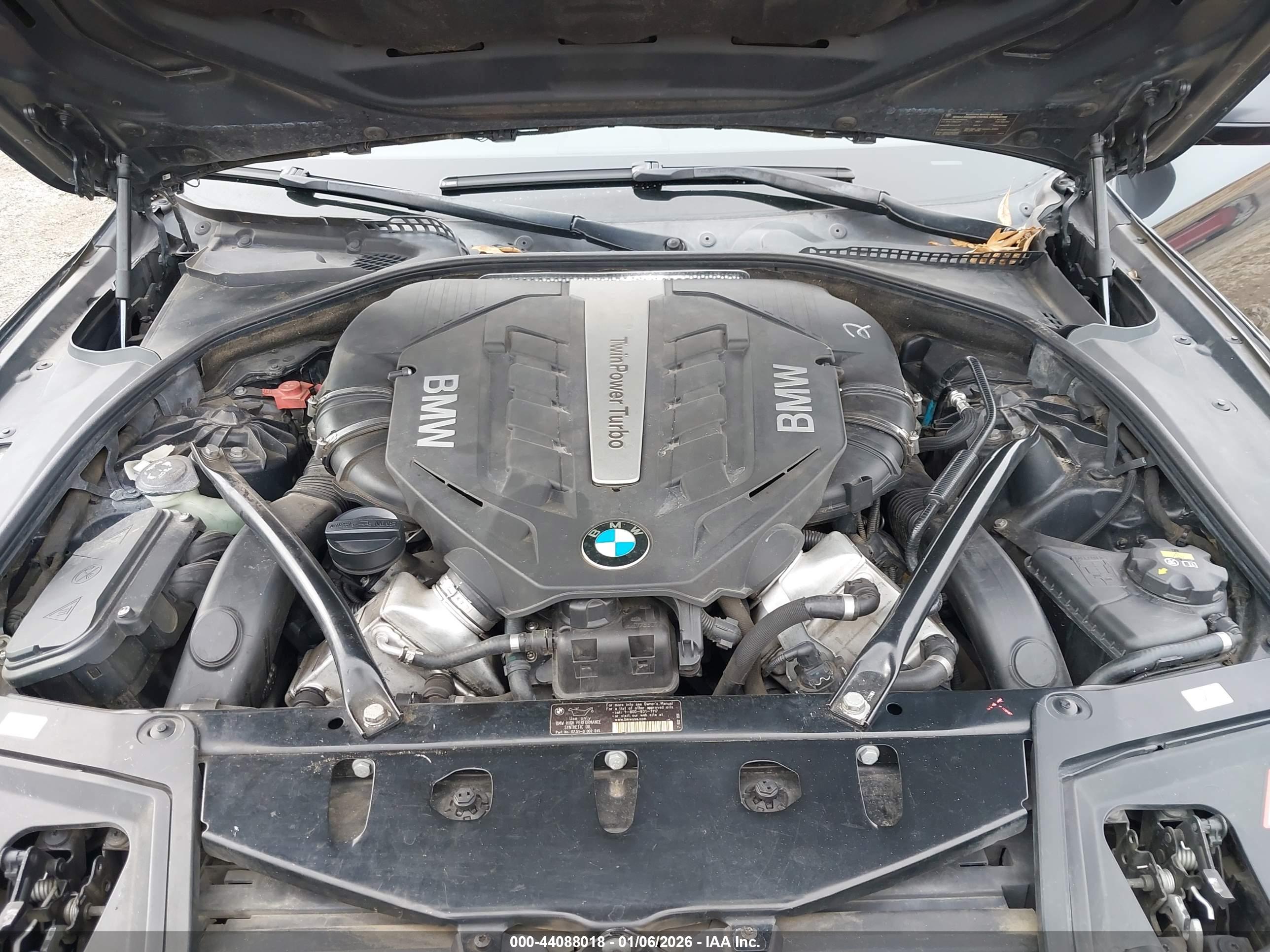 BMW 550I image 10