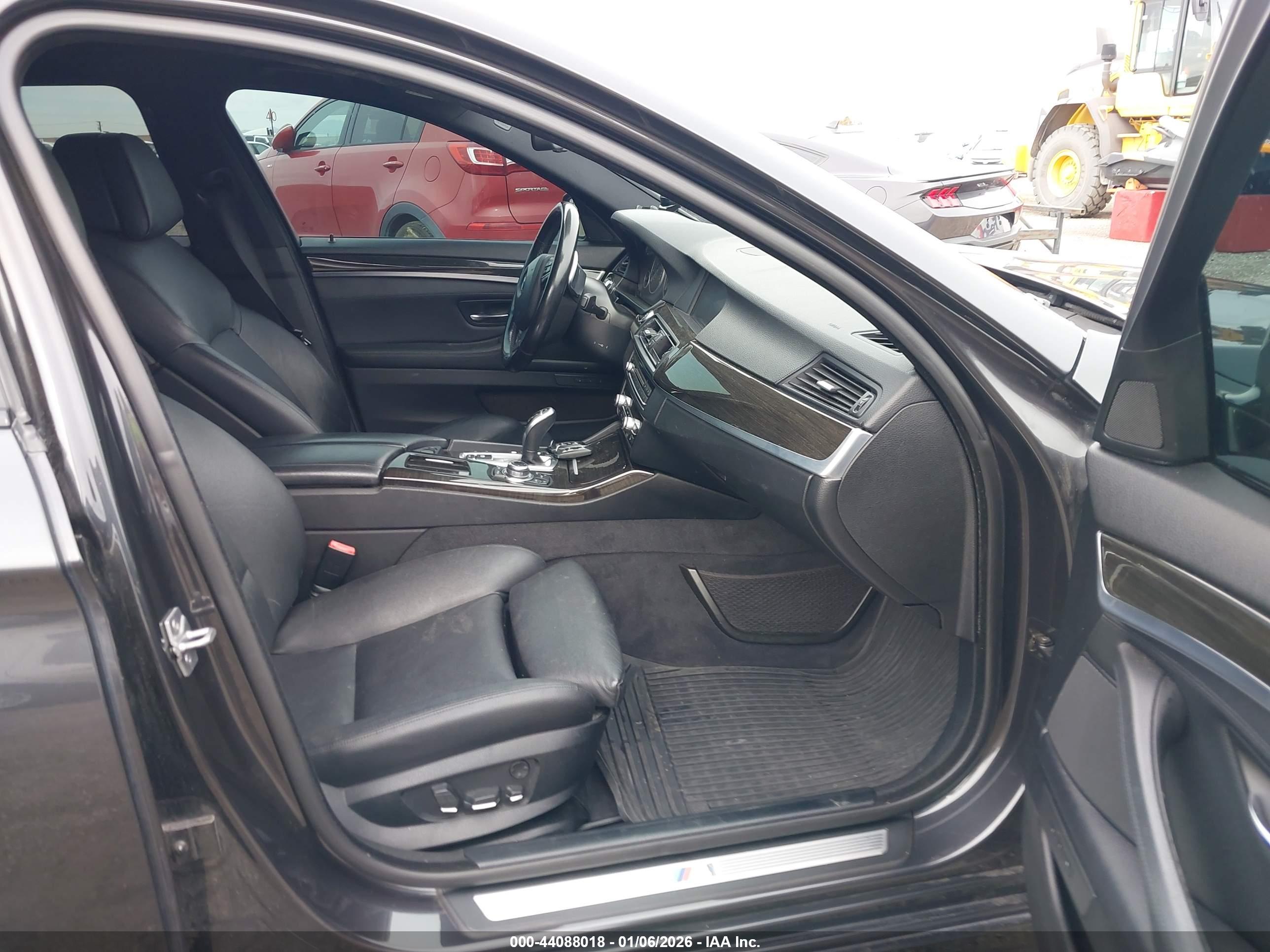 BMW 550I image 5