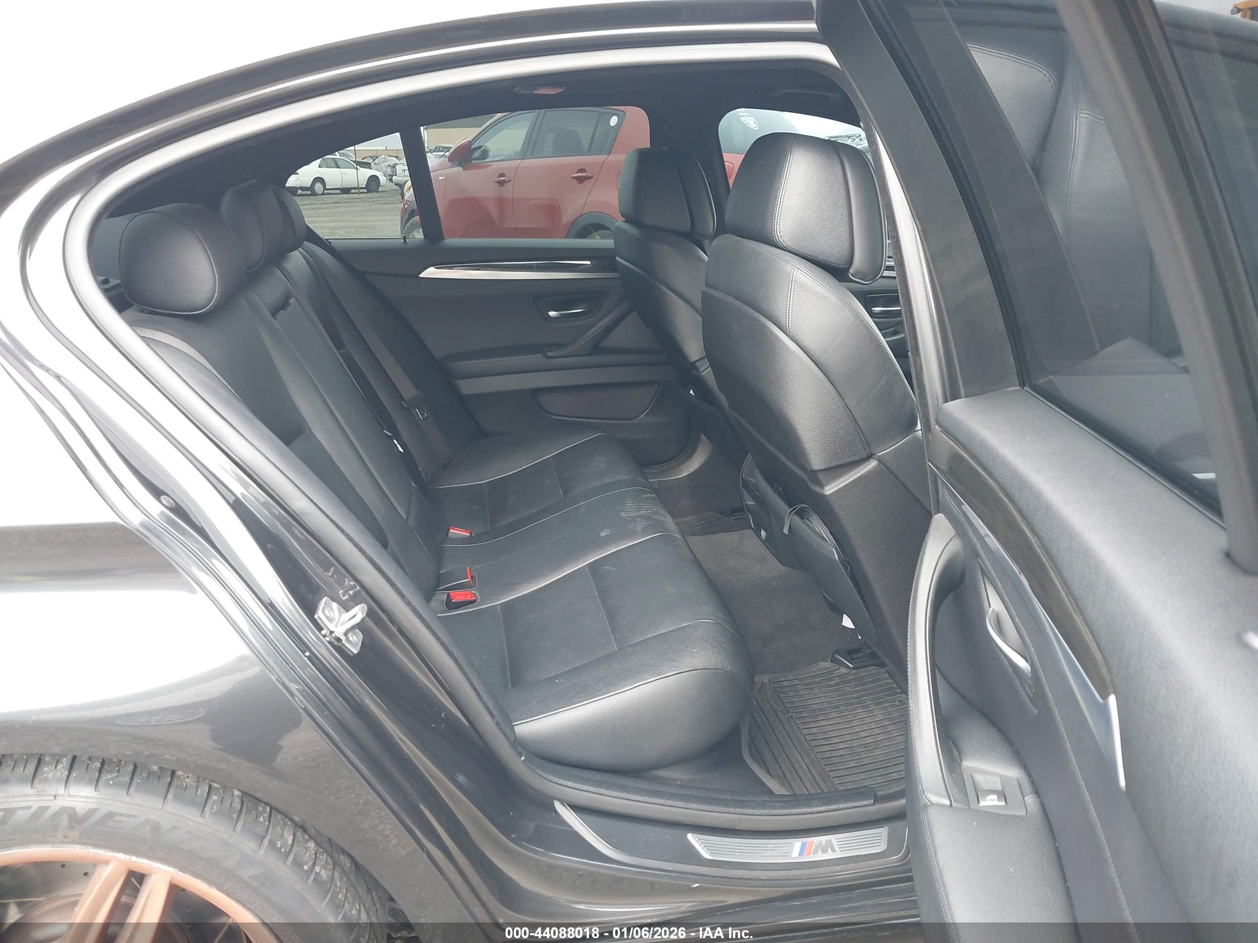 BMW 550I image 8