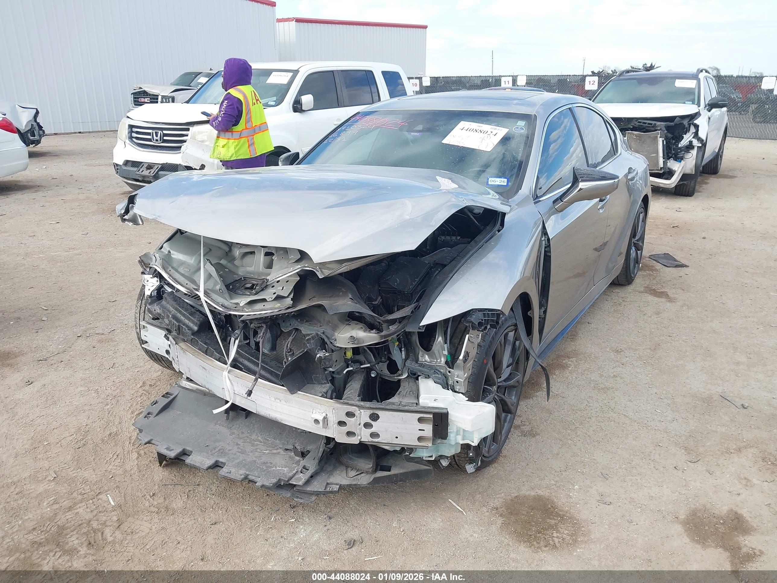 LEXUS IS image 2