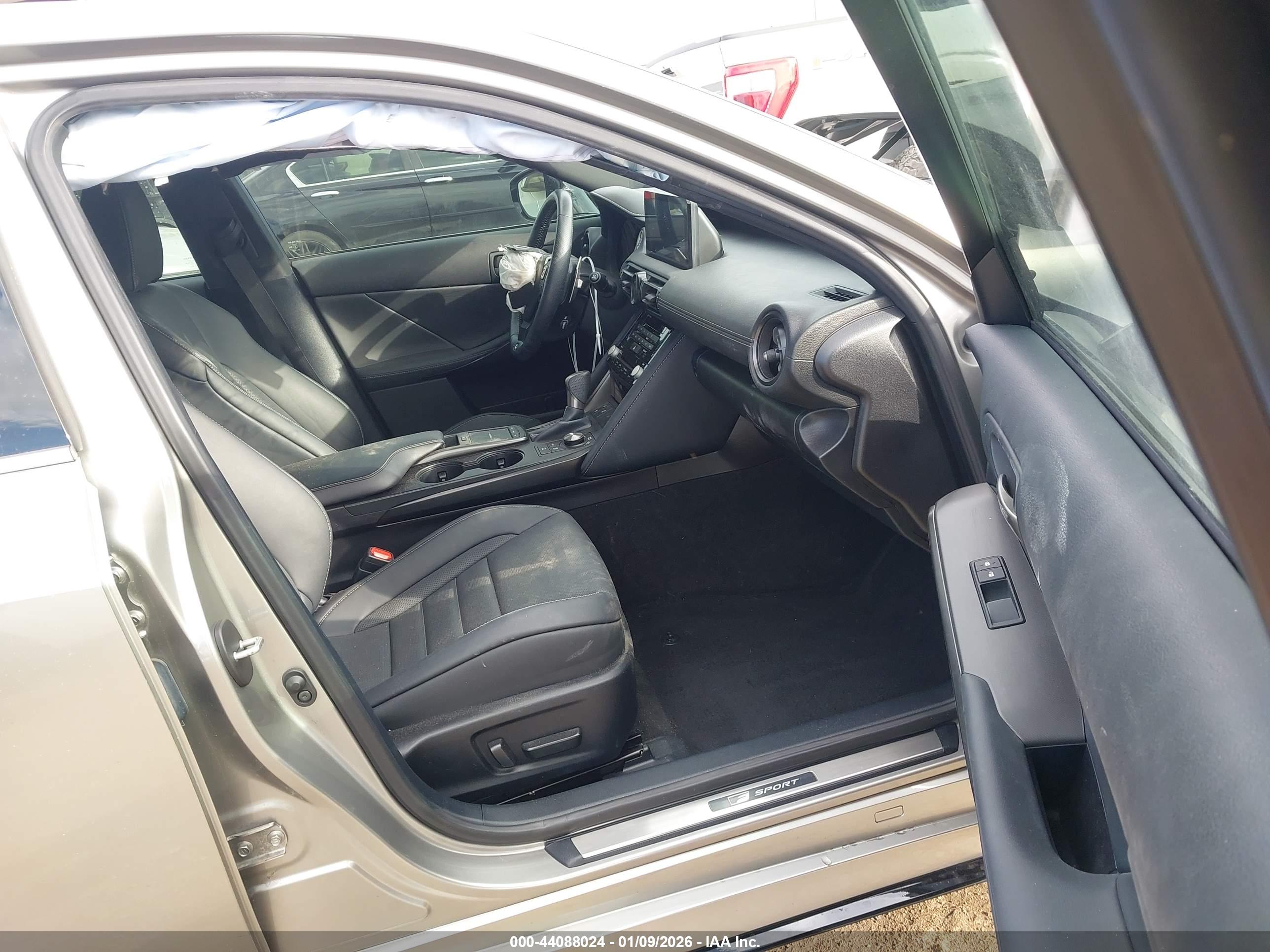 LEXUS IS image 5
