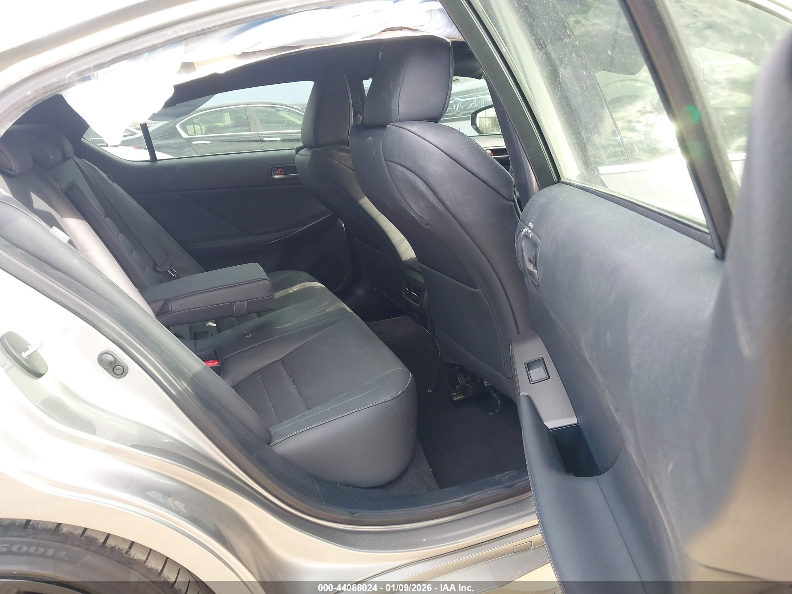 LEXUS IS image 8