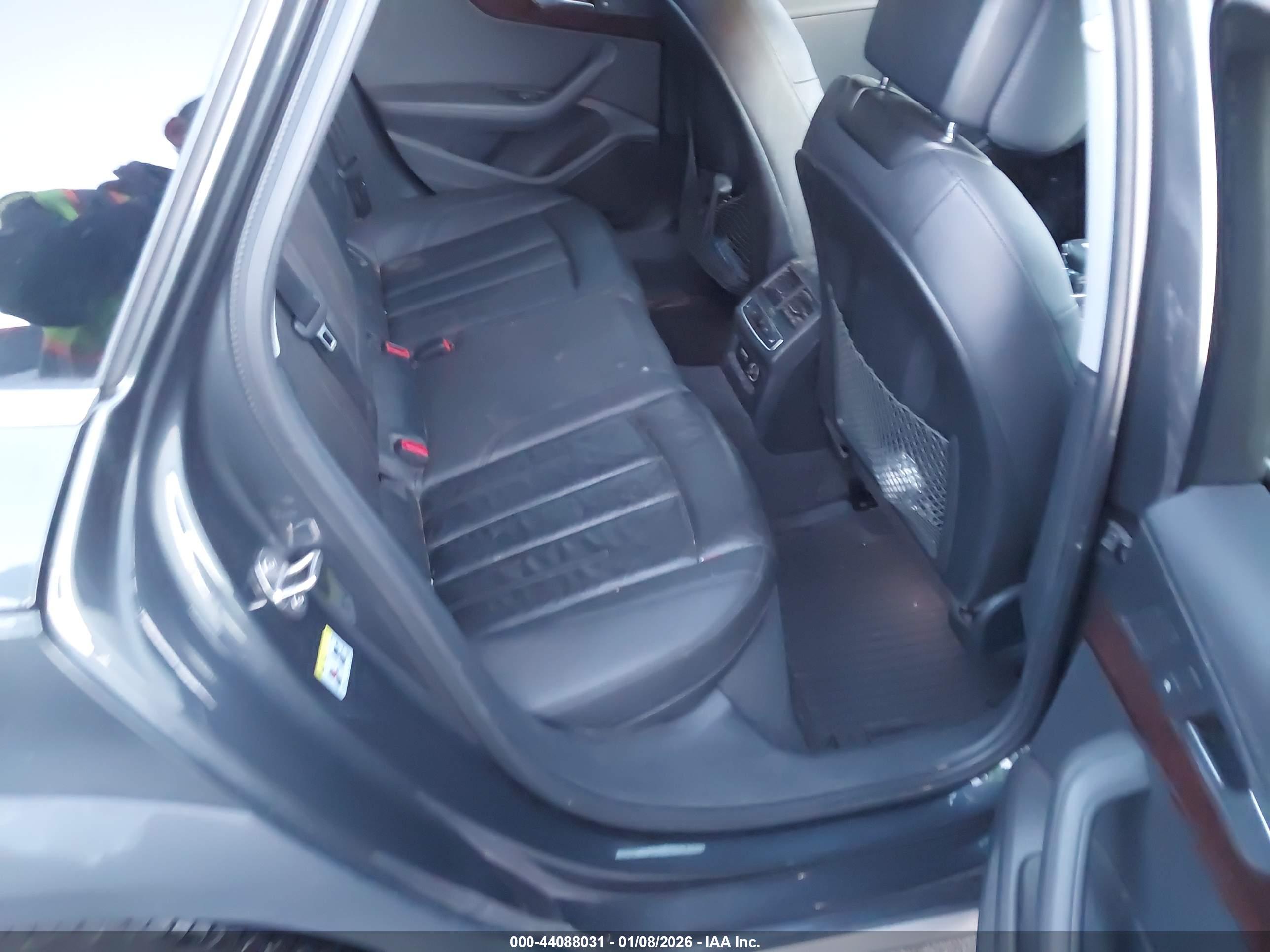 AUDI A4 image 8