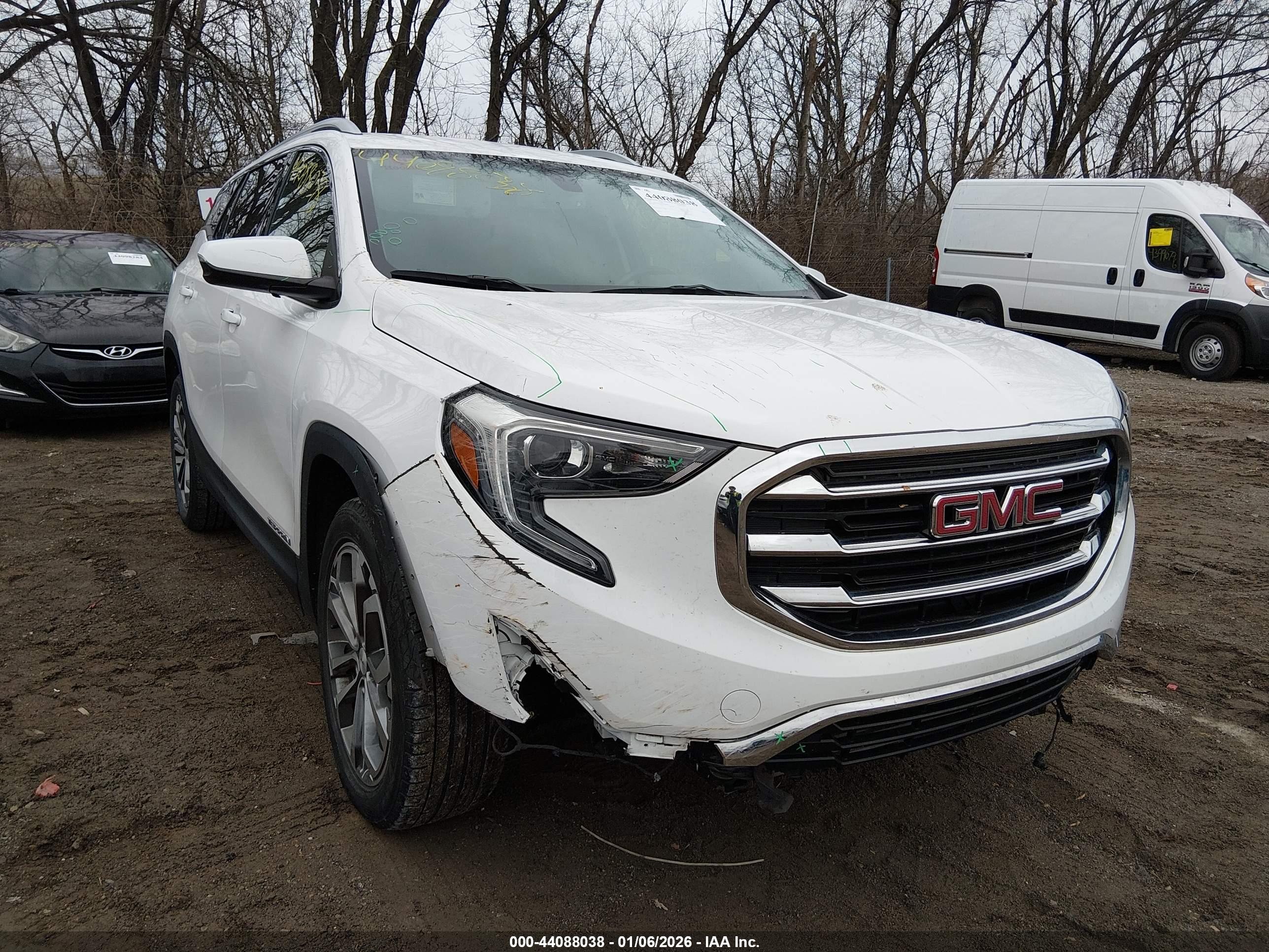 GMC TERRAIN image 6