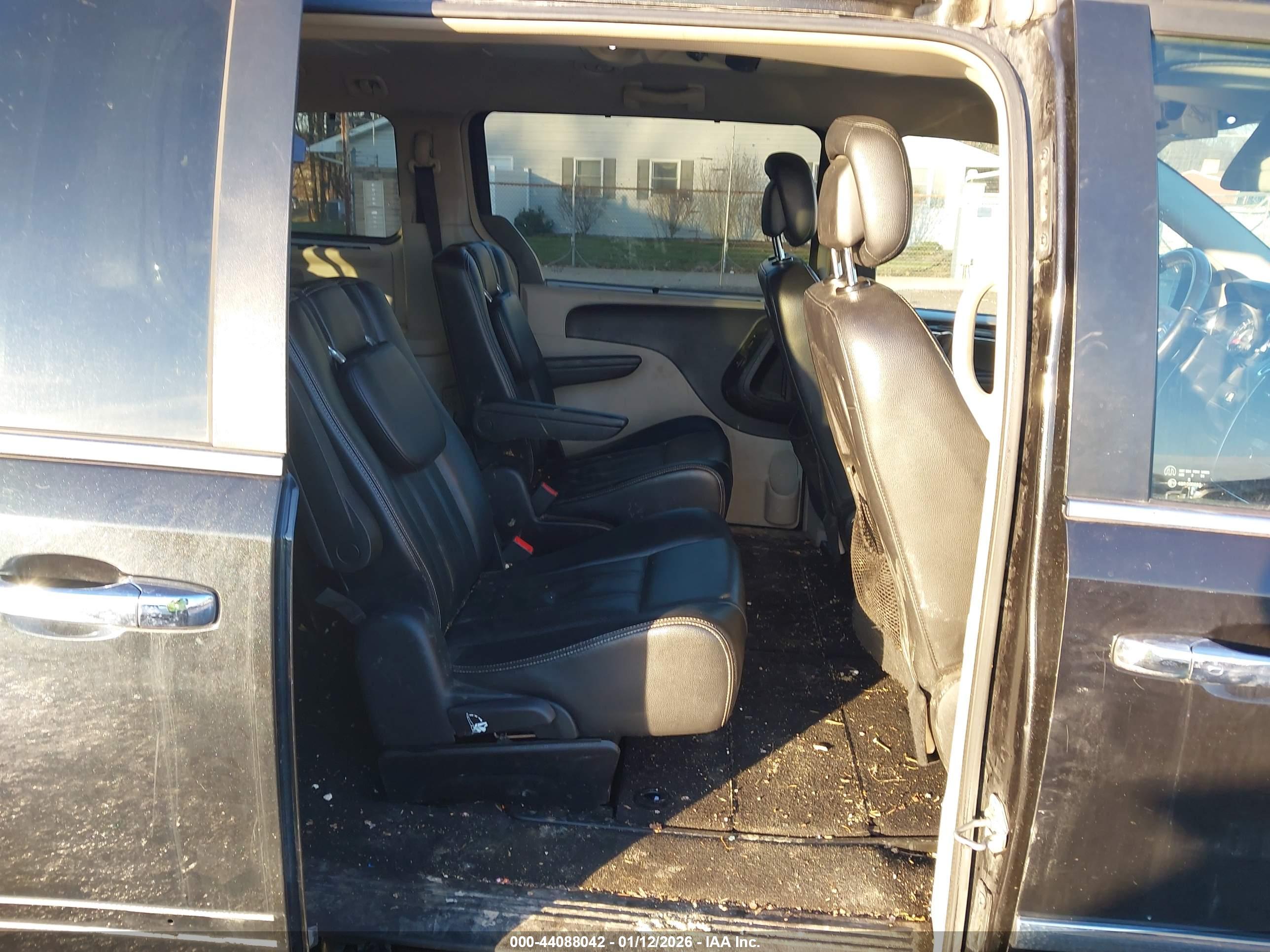 CHRYSLER TOWN image 8