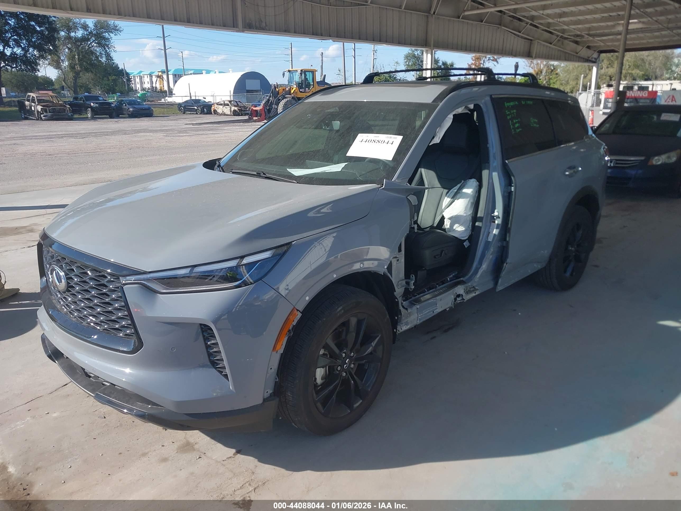 INFINITI QX60 image 2
