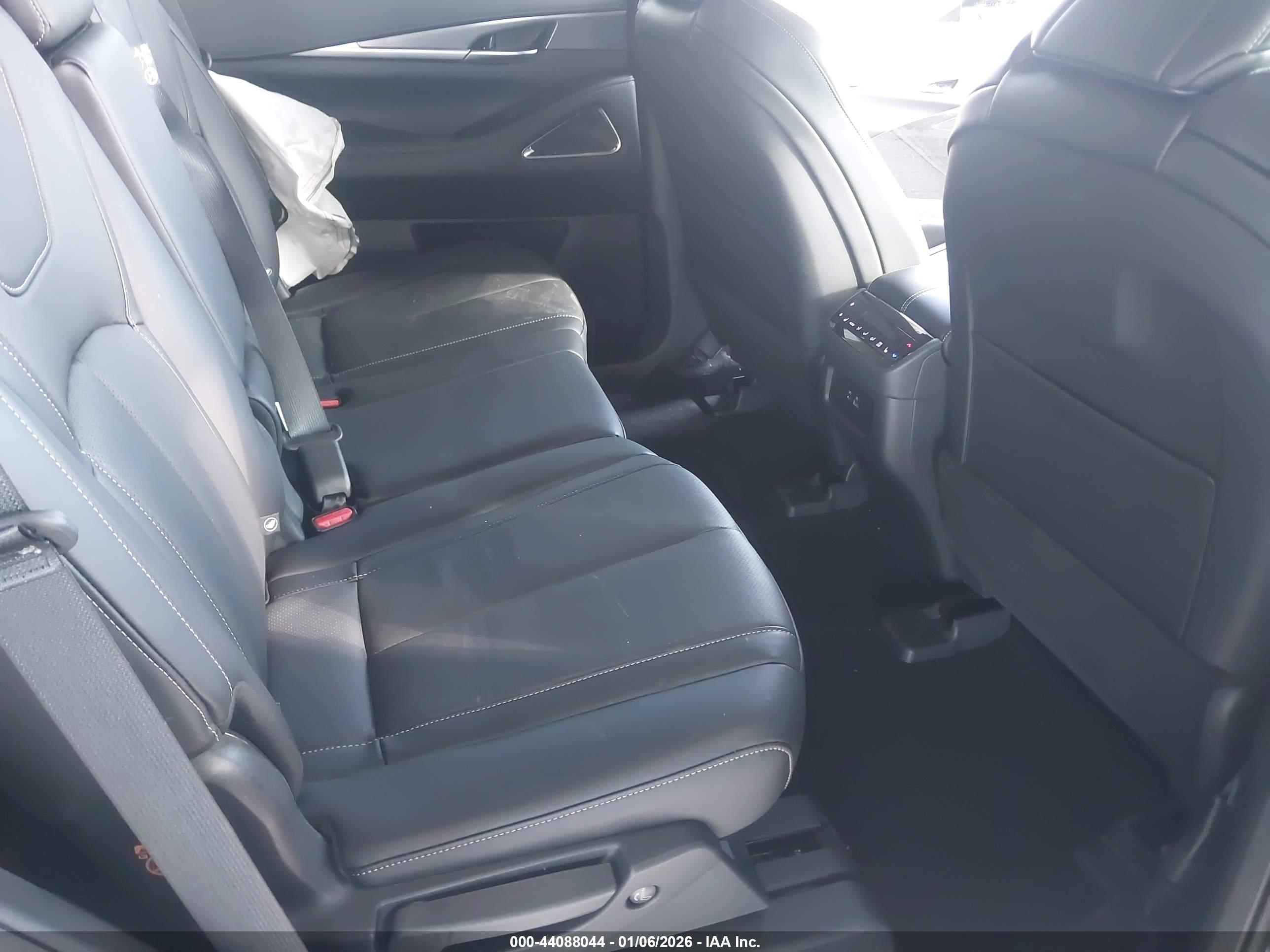 INFINITI QX60 image 8