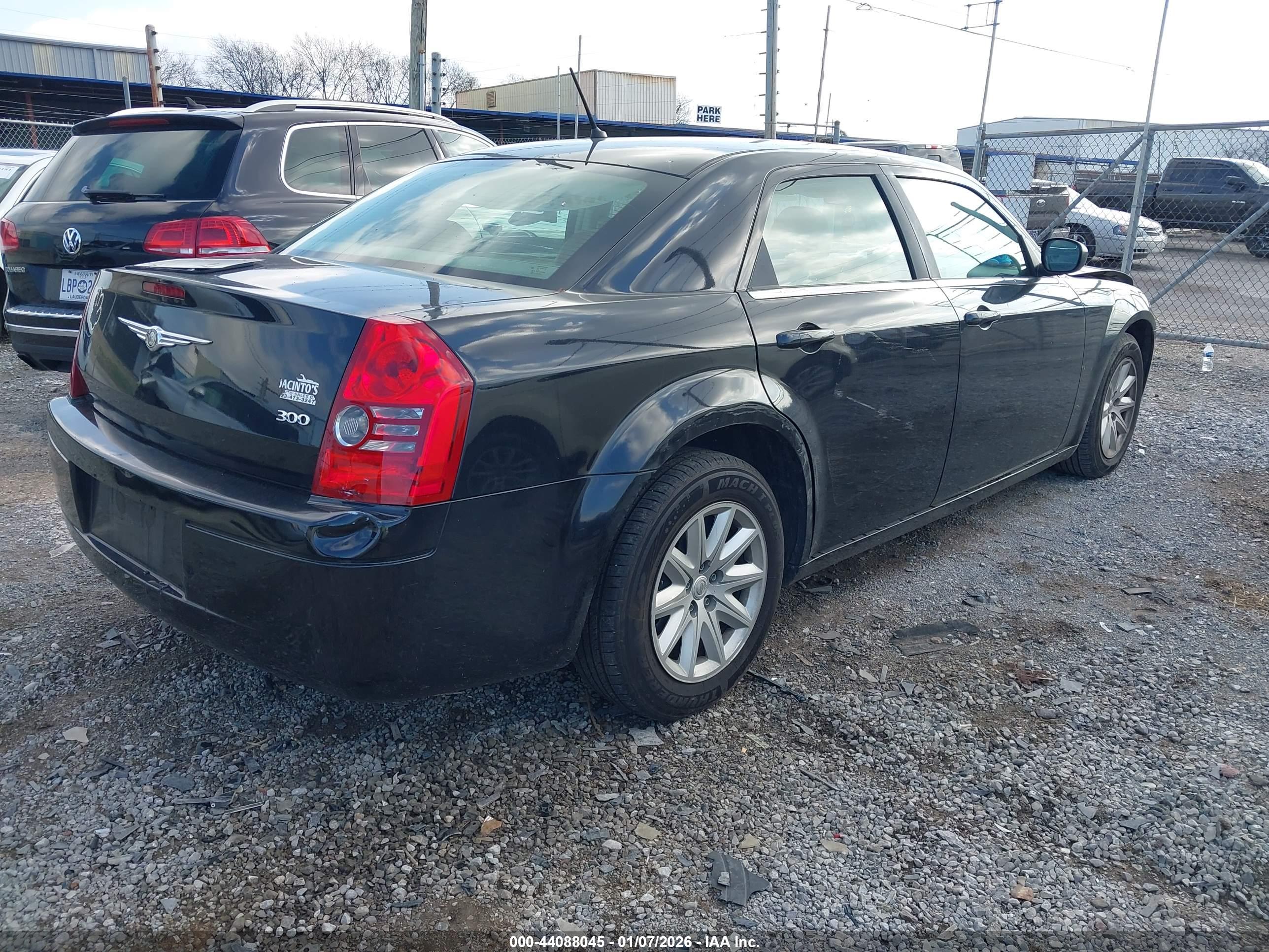 CHRYSLER 300 image 4
