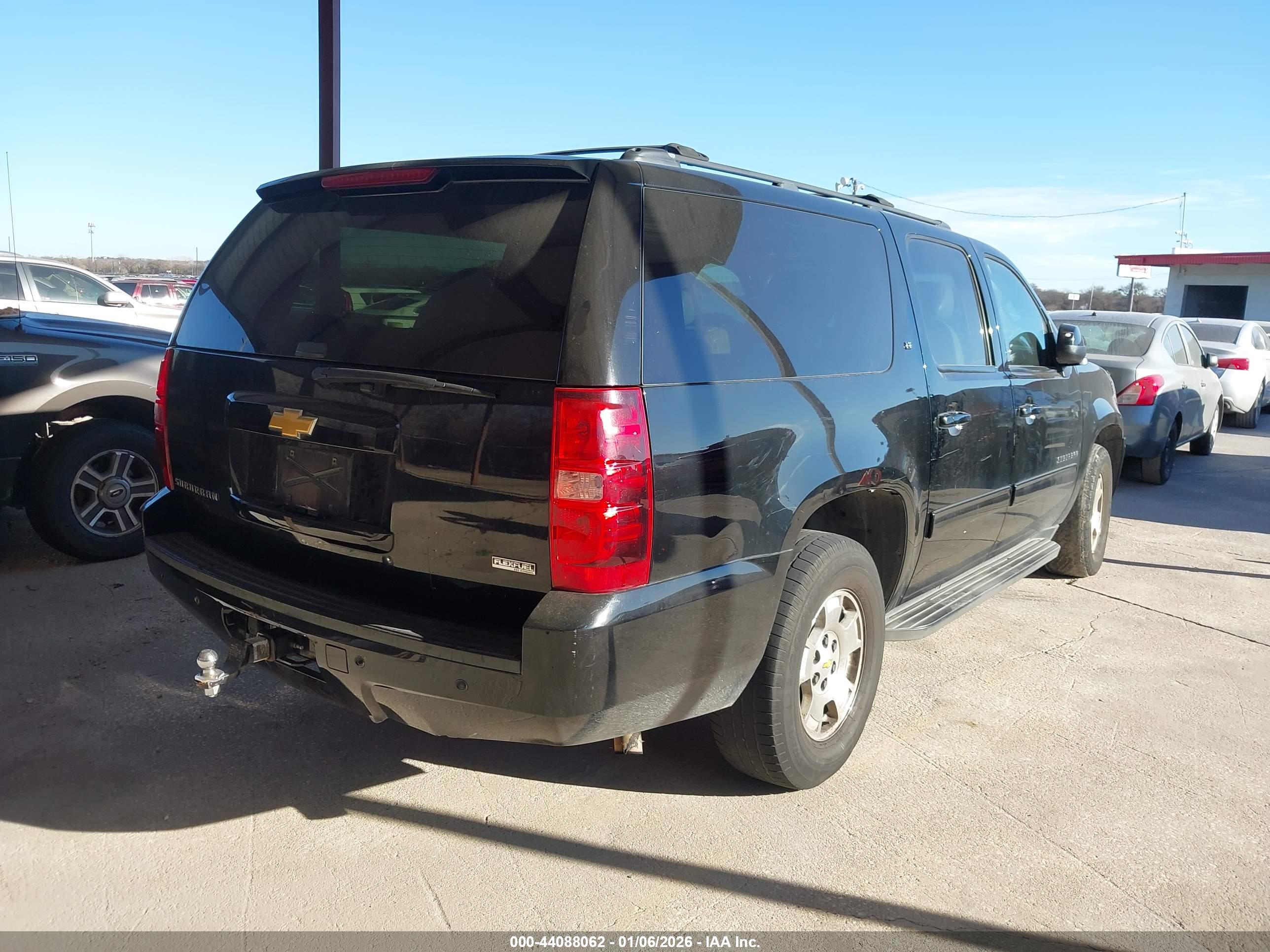 CHEVROLET SUBURBAN image 4