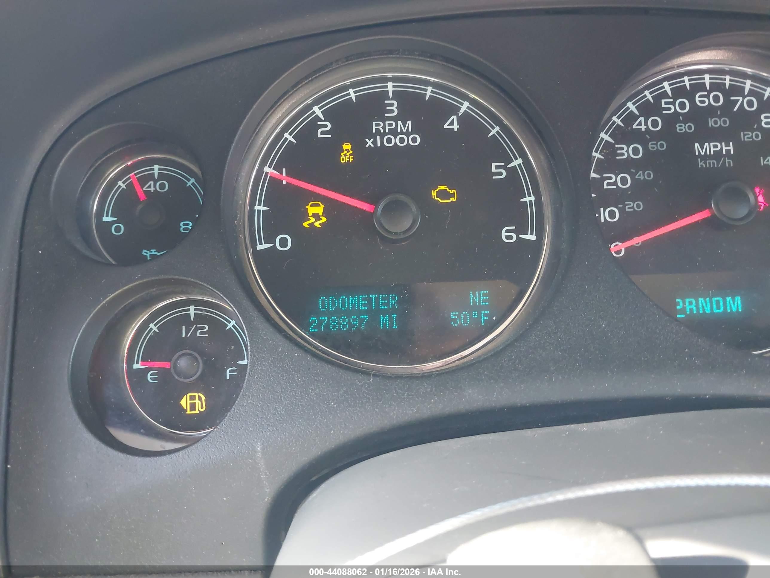 CHEVROLET SUBURBAN image 7