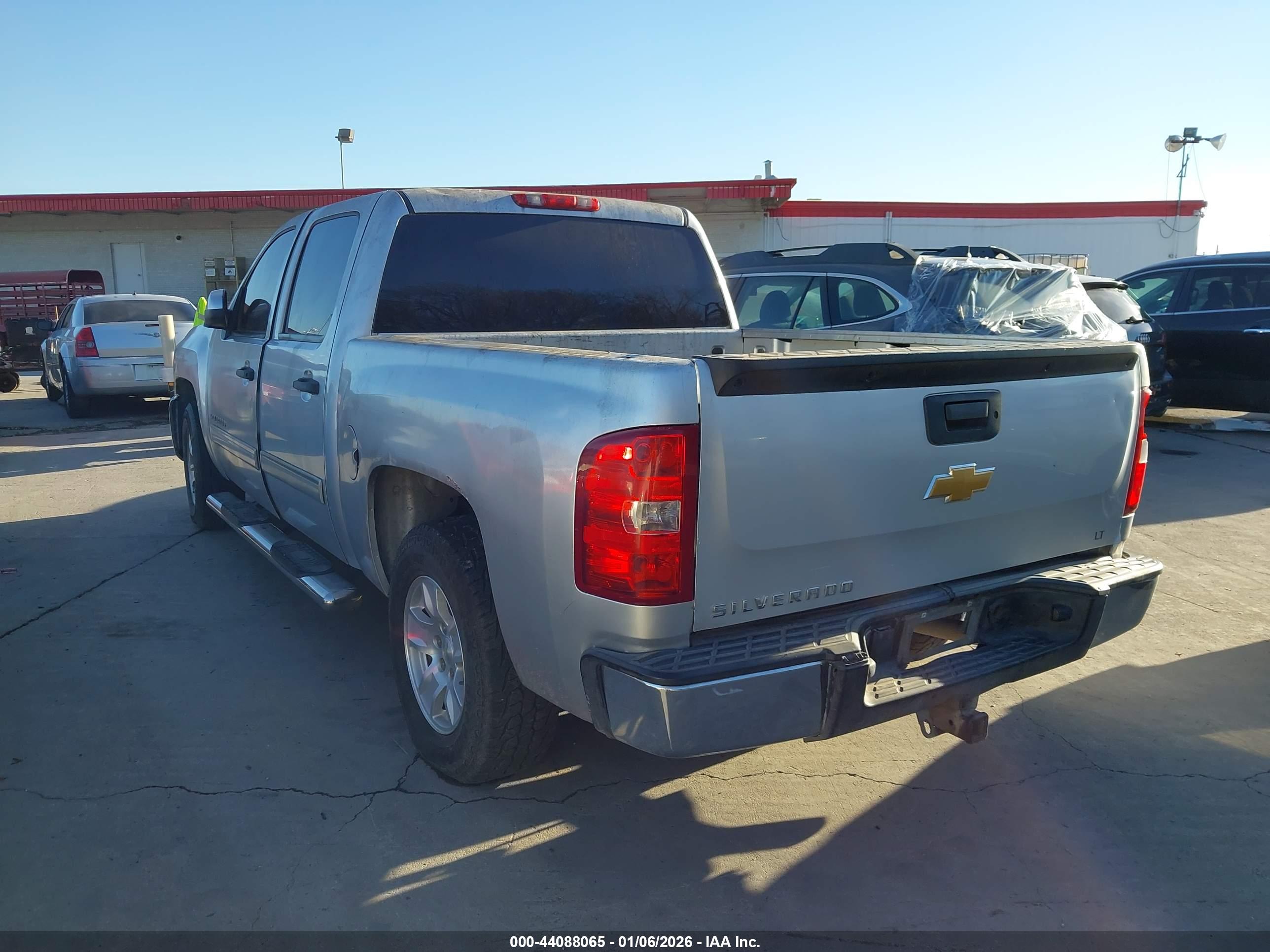 CHEVROLET SILVERADO image 3