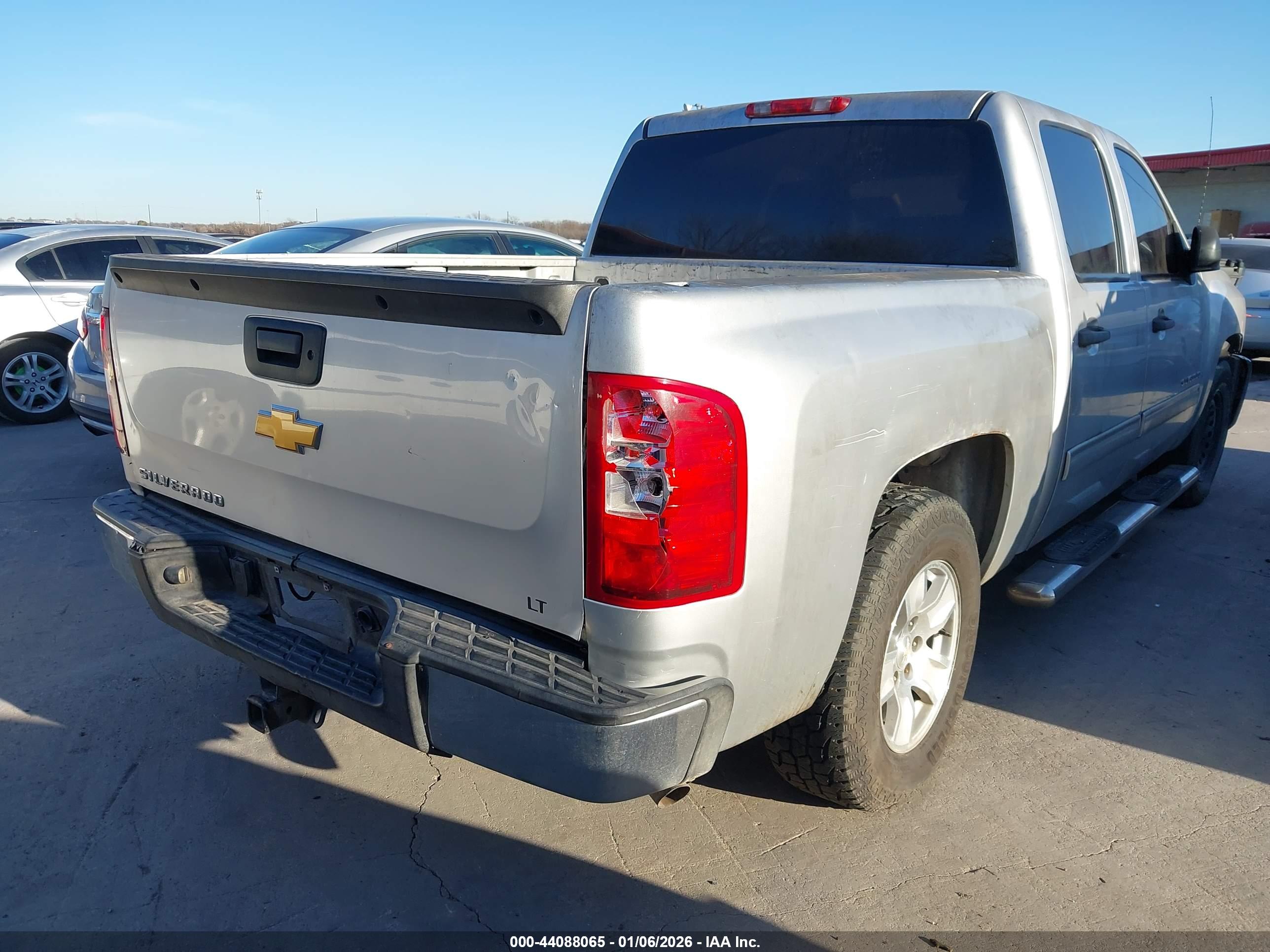 CHEVROLET SILVERADO image 4