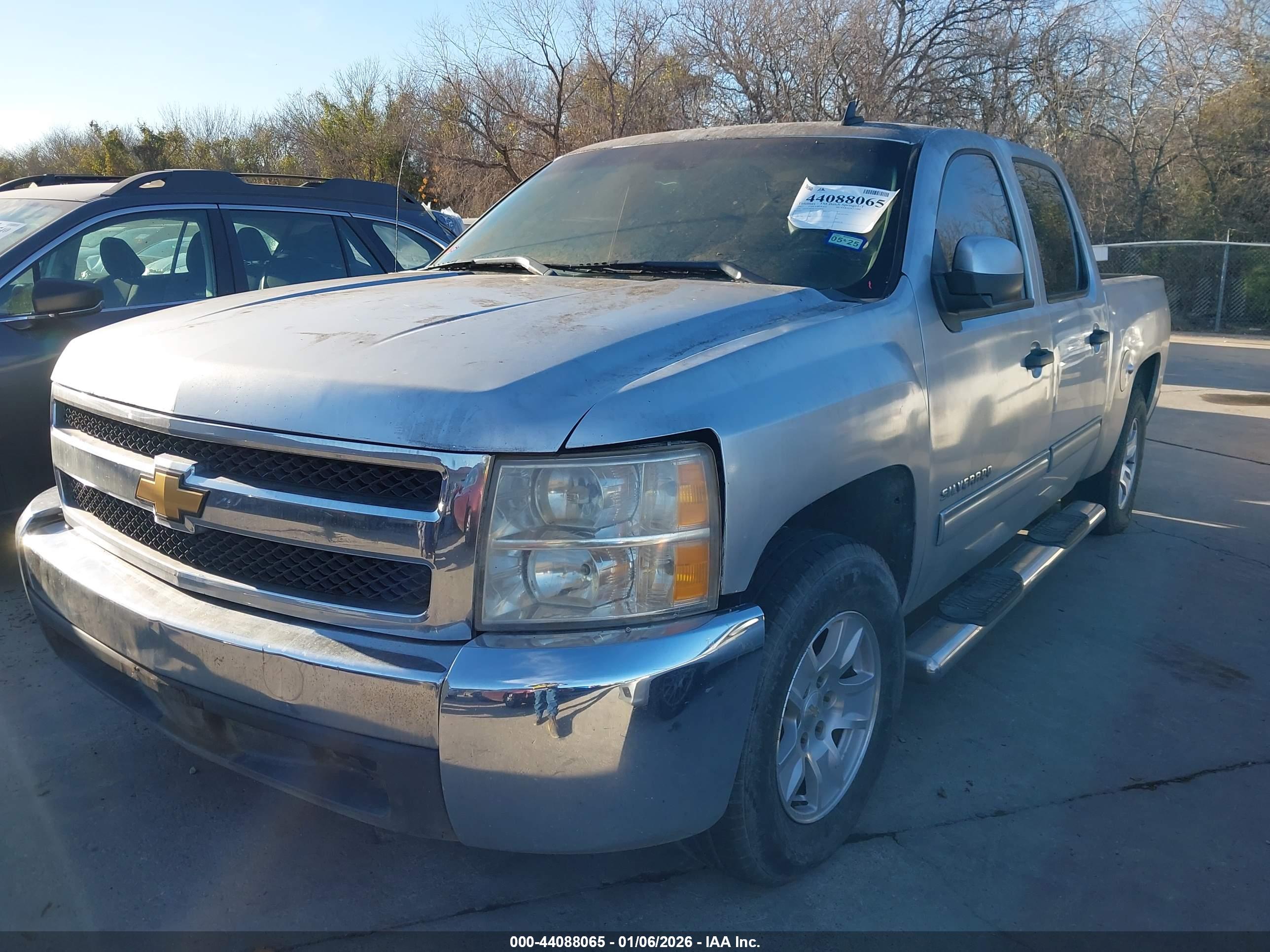 CHEVROLET SILVERADO image 6