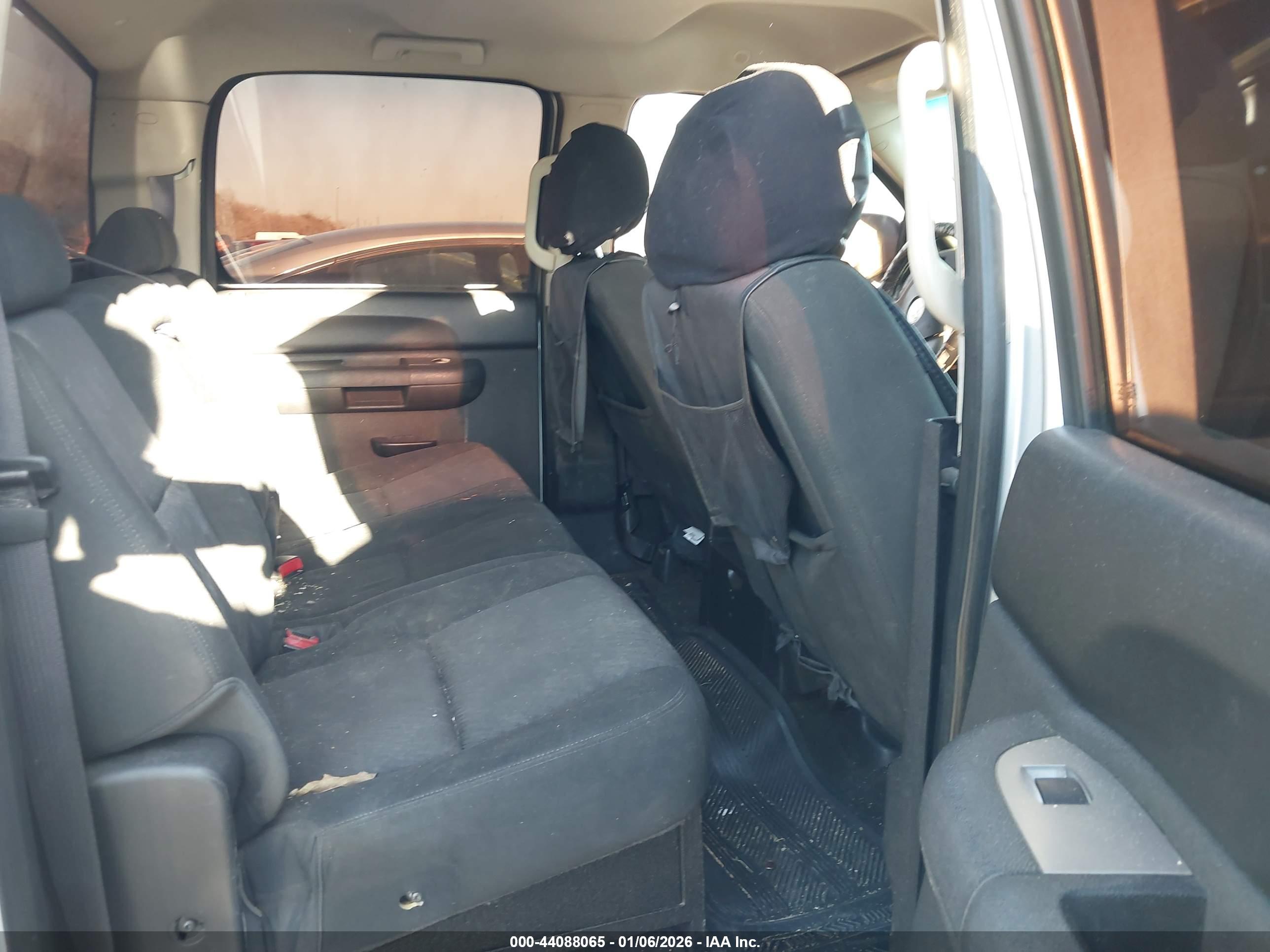 CHEVROLET SILVERADO image 8