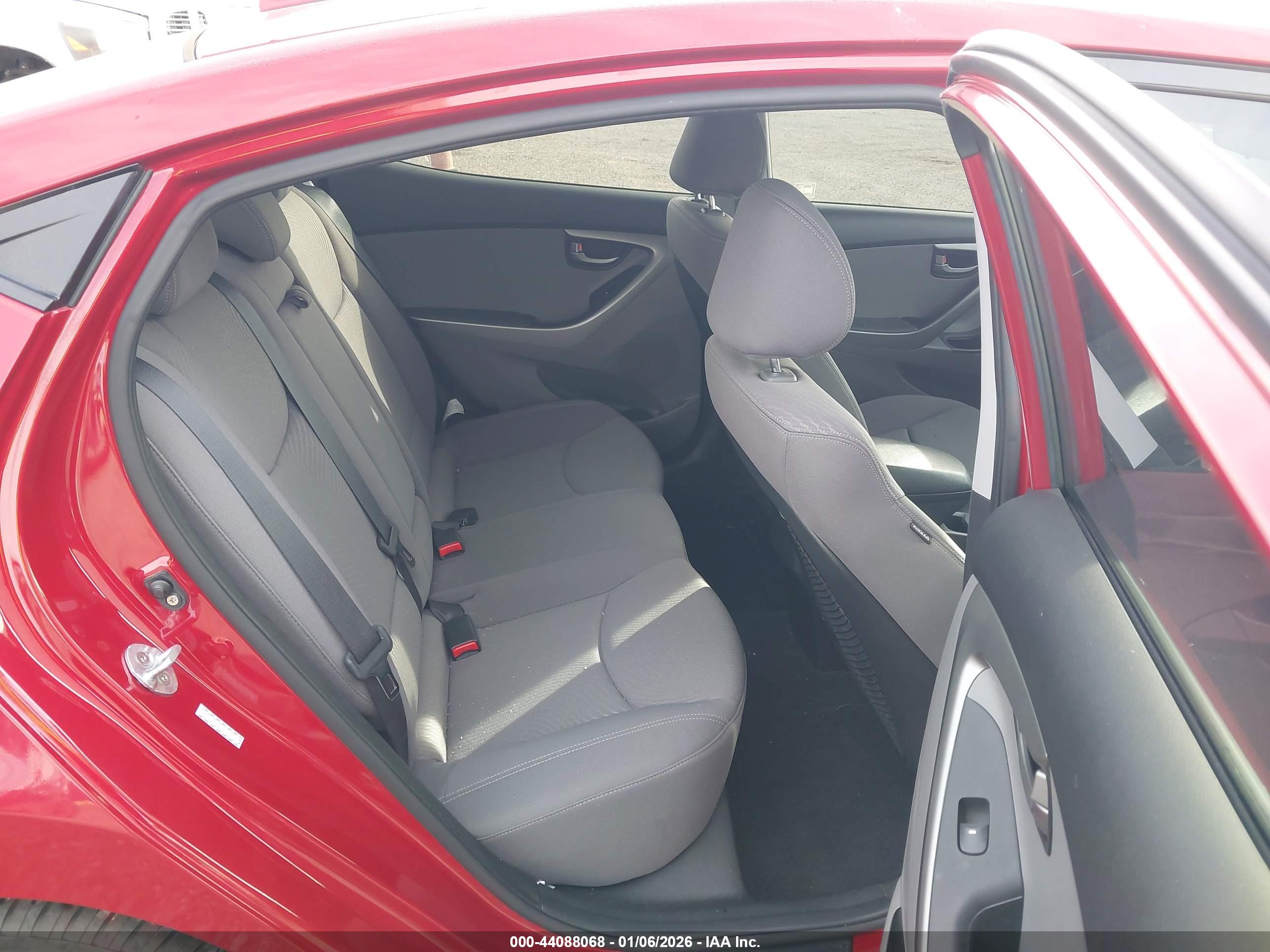 HYUNDAI ELANTRA image 8