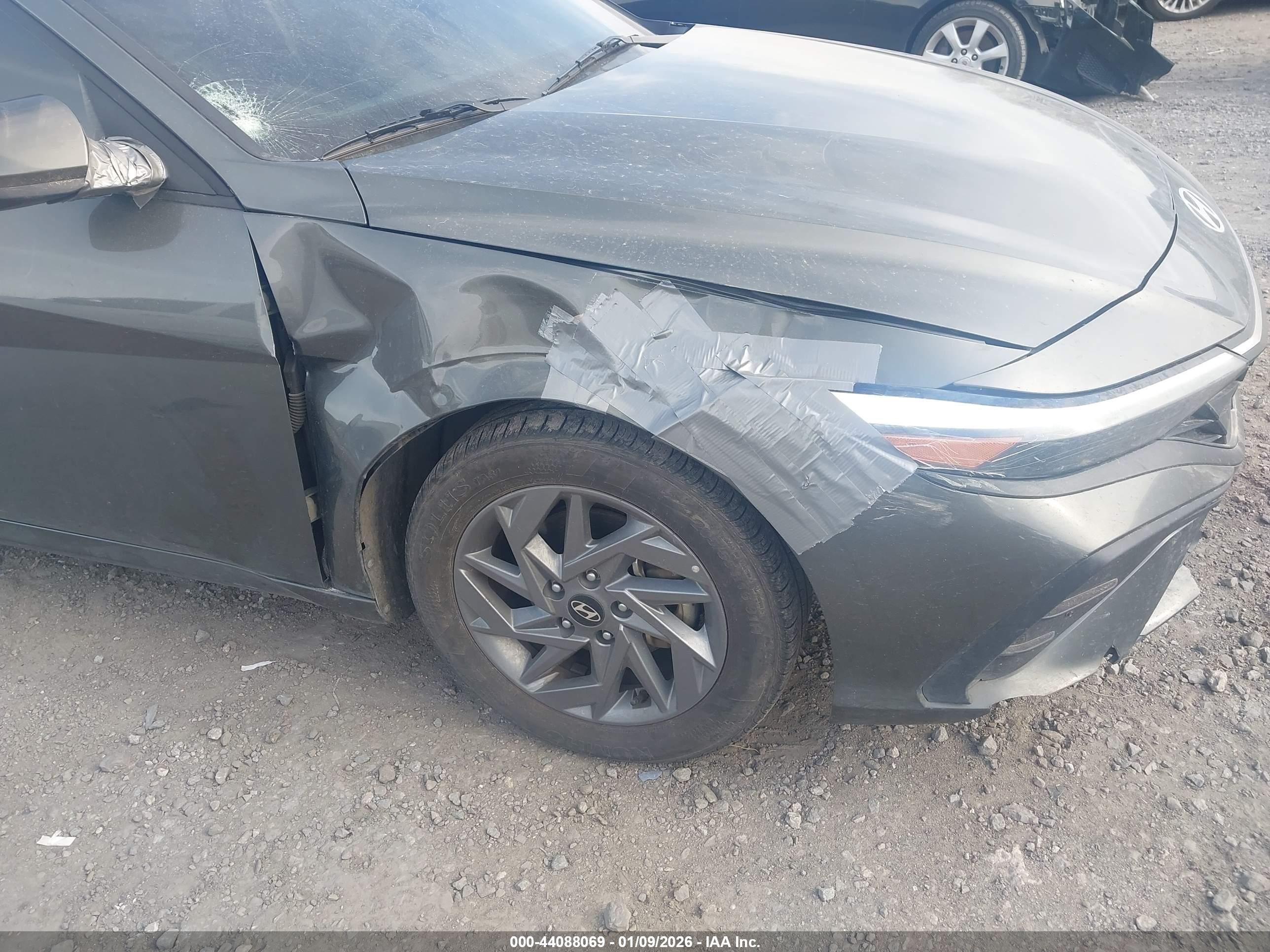 HYUNDAI ELANTRA image 6