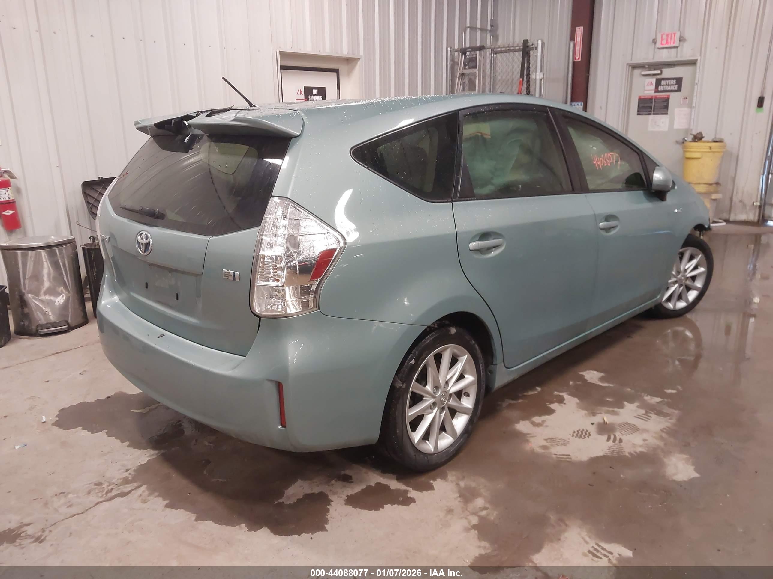 TOYOTA PRIUS image 4